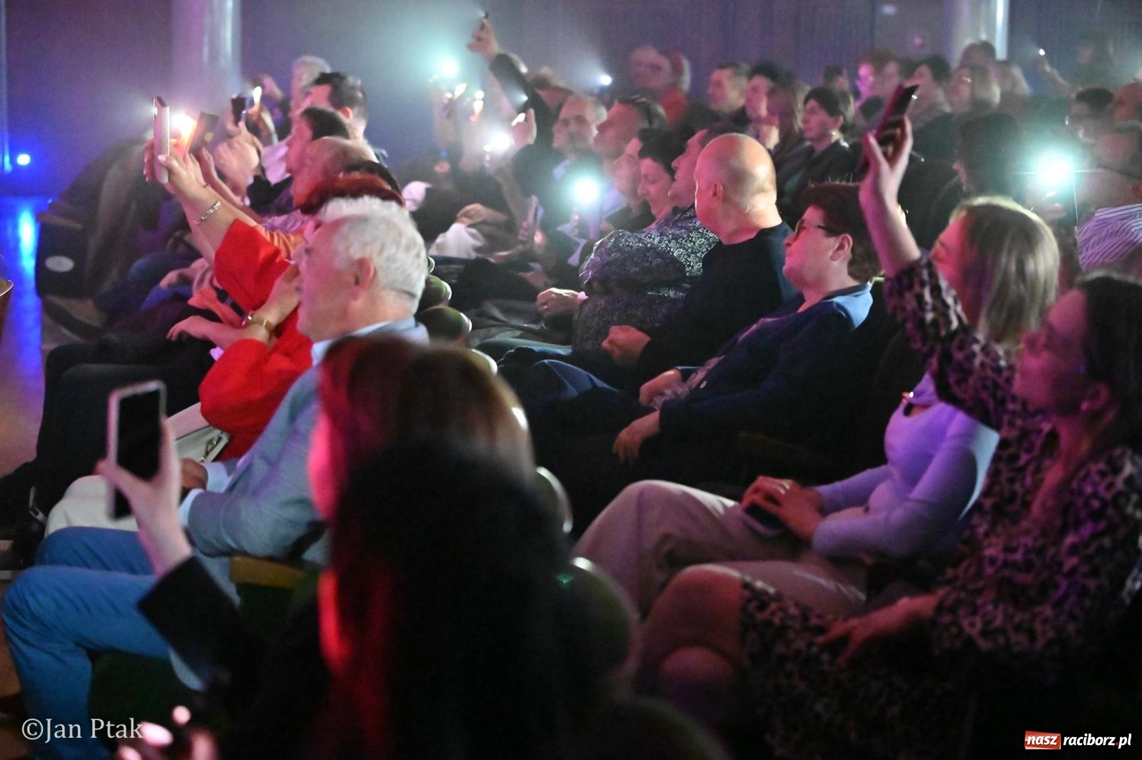 Zdjęcie w galerii na portalu naszraciborz.pl: Jedyny taki koncert w Polsce porwał publiczność w Raciborskim Centrum Kultury [FOTO i WIDEO] wiadomości z regionu