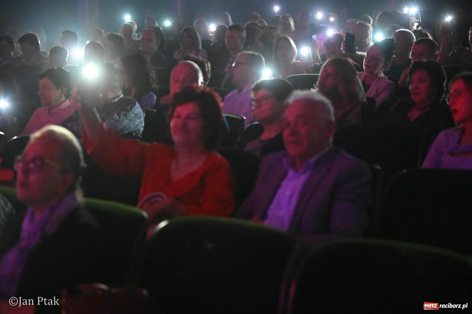 Zdjęcie w galerii na portalu naszraciborz.pl: Jedyny taki koncert w Polsce porwał publiczność w Raciborskim Centrum Kultury [FOTO i WIDEO] wiadomości z regionu