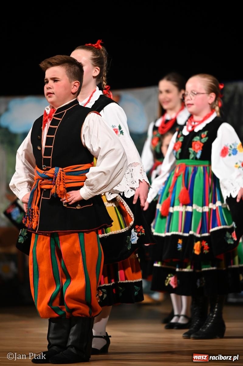 Zdjęcie w galerii na portalu naszraciborz.pl: Mali artyści i poligloci nagrodzeni. Gala laureatów w Raciborskim Centrum Kultury wiadomości z regionu