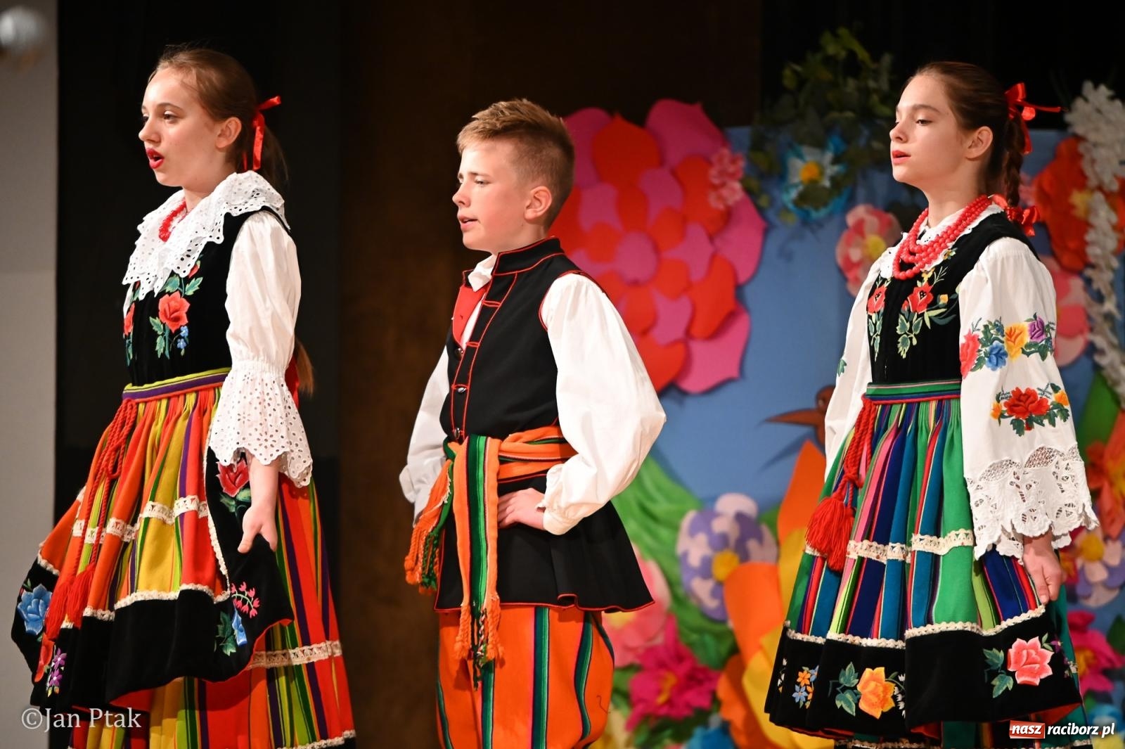 Zdjęcie w galerii na portalu naszraciborz.pl: Mali artyści i poligloci nagrodzeni. Gala laureatów w Raciborskim Centrum Kultury wiadomości z regionu