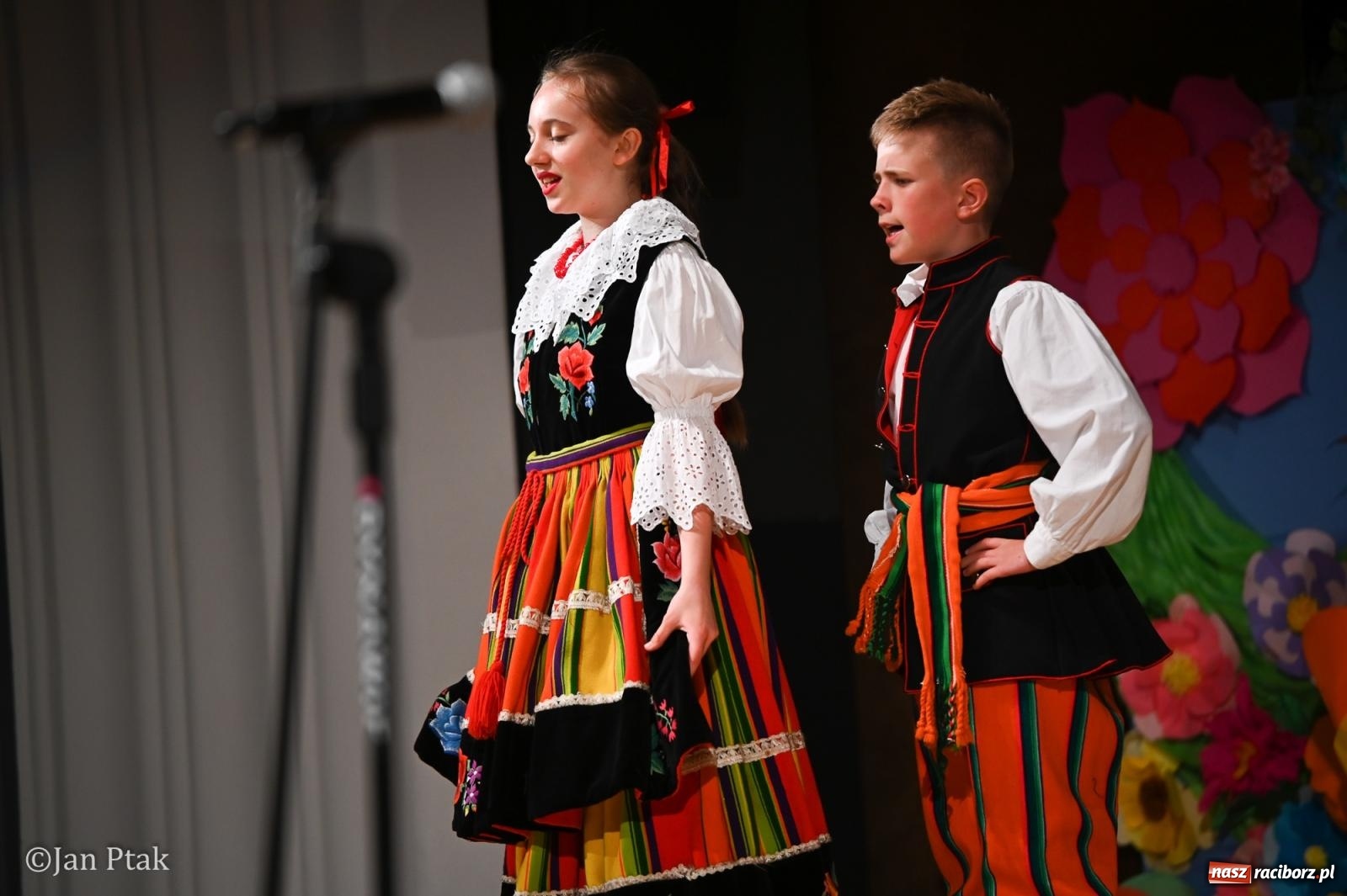 Zdjęcie w galerii na portalu naszraciborz.pl: Mali artyści i poligloci nagrodzeni. Gala laureatów w Raciborskim Centrum Kultury wiadomości z regionu