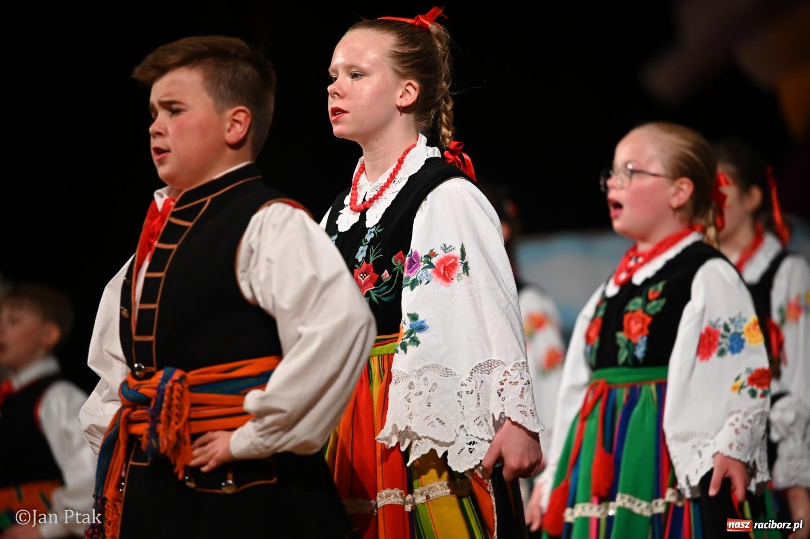 Zdjęcie w galerii na portalu naszraciborz.pl: Mali artyści i poligloci nagrodzeni. Gala laureatów w Raciborskim Centrum Kultury wiadomości z regionu