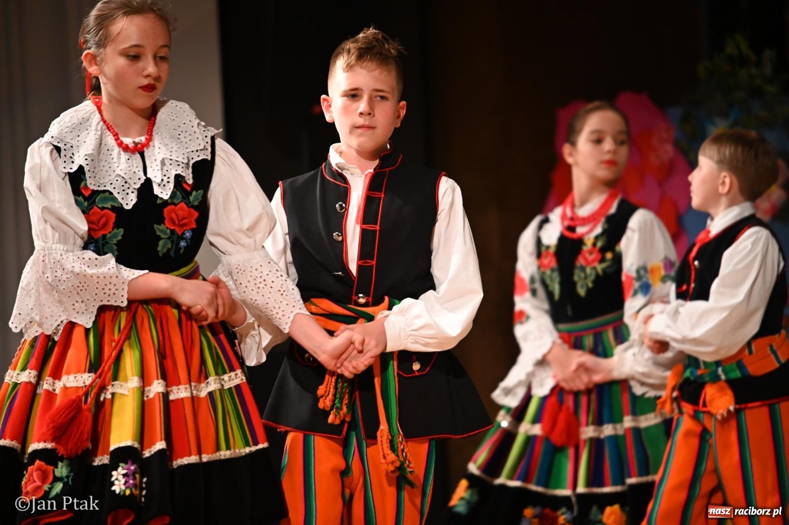 Zdjęcie w galerii na portalu naszraciborz.pl: Mali artyści i poligloci nagrodzeni. Gala laureatów w Raciborskim Centrum Kultury wiadomości z regionu