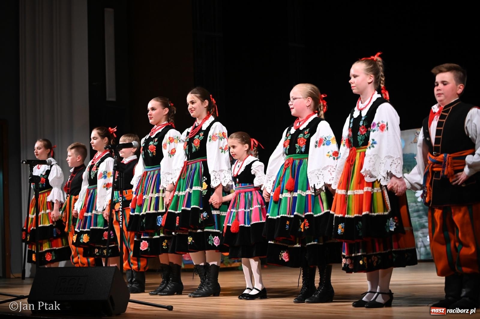 Zdjęcie w galerii na portalu naszraciborz.pl: Mali artyści i poligloci nagrodzeni. Gala laureatów w Raciborskim Centrum Kultury wiadomości z regionu