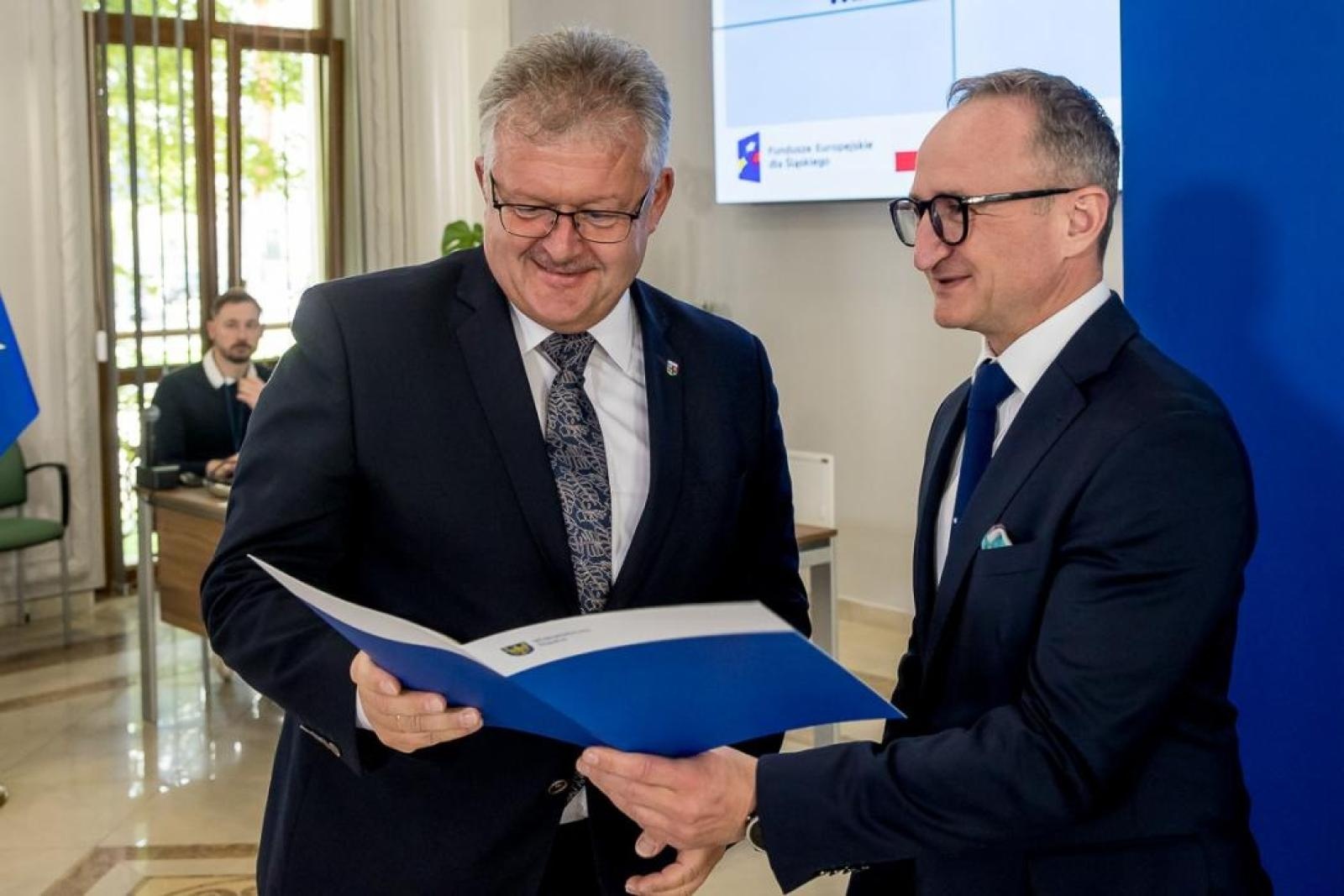 Zdjęcie w galerii na portalu naszraciborz.pl: Dworzec w Chałupkach przejdzie metamorfozę. Gmina Krzyżanowice otrzymała 10 mln zł dofinansowania wiadomości z regionu