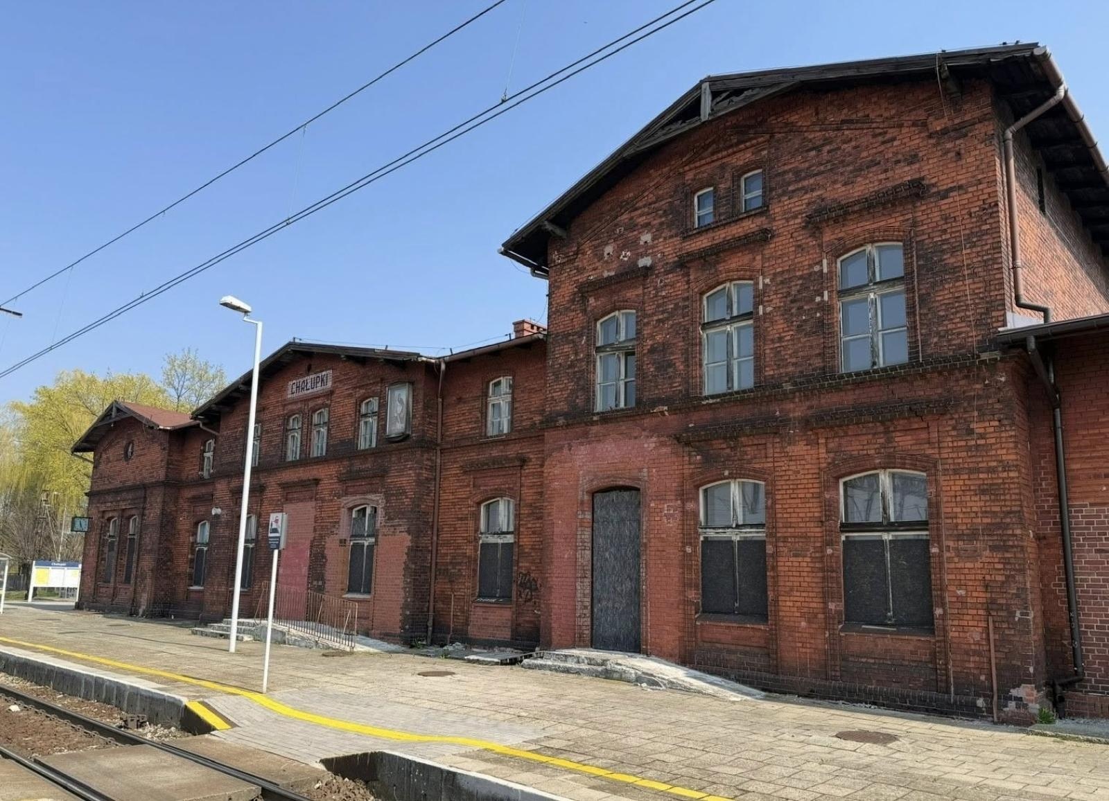 Zdjęcie w galerii na portalu naszraciborz.pl: Dworzec w Chałupkach przejdzie metamorfozę. Gmina Krzyżanowice otrzymała 10 mln zł dofinansowania wiadomości z regionu
