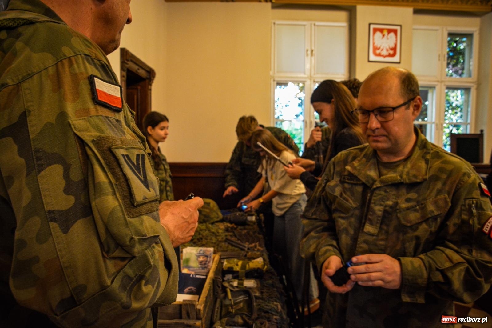 Zdjęcie w galerii na portalu naszraciborz.pl: Jubileuszowa Noc Otwartych Sądów przyciągnęła tłumy mieszkańców do raciborskiej Temidy wiadomości z regionu