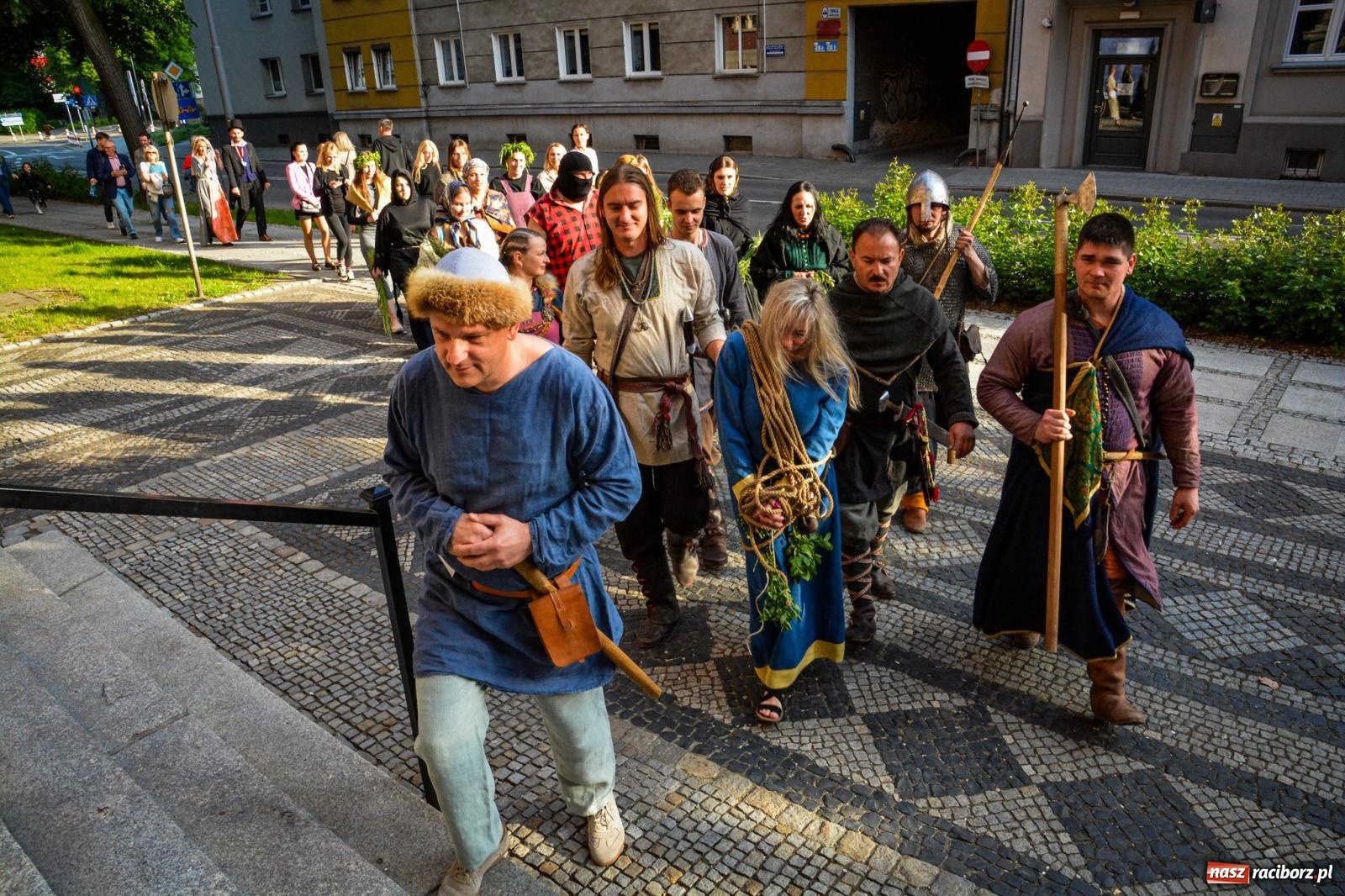 Zdjęcie w galerii na portalu naszraciborz.pl: Jubileuszowa Noc Otwartych Sądów przyciągnęła tłumy mieszkańców do raciborskiej Temidy wiadomości z regionu