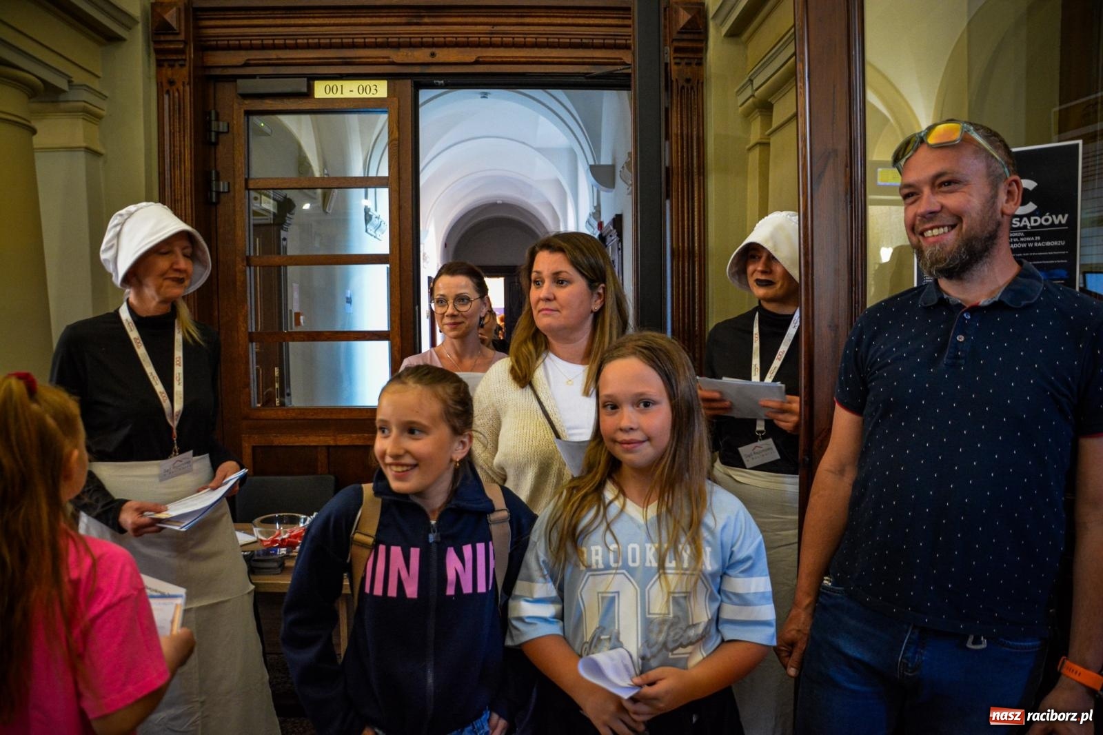 Zdjęcie w galerii na portalu naszraciborz.pl: Jubileuszowa Noc Otwartych Sądów przyciągnęła tłumy mieszkańców do raciborskiej Temidy wiadomości z regionu