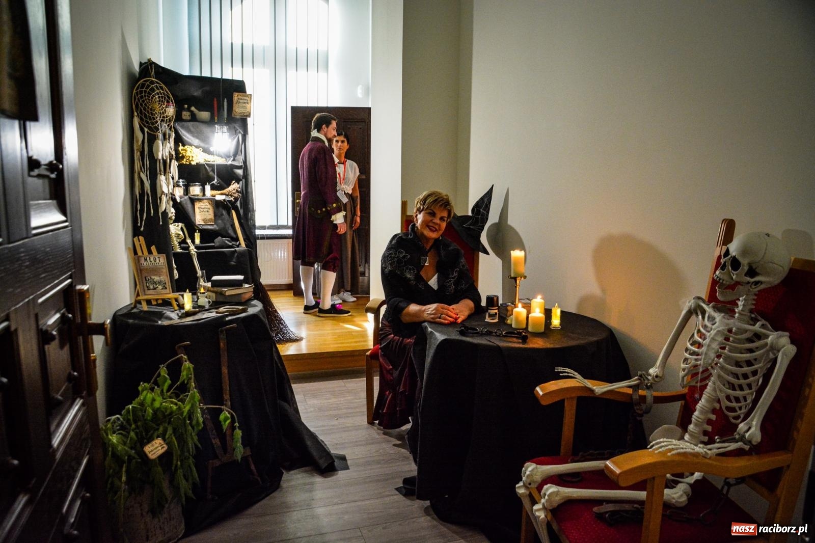 Zdjęcie w galerii na portalu naszraciborz.pl: Jubileuszowa Noc Otwartych Sądów przyciągnęła tłumy mieszkańców do raciborskiej Temidy wiadomości z regionu