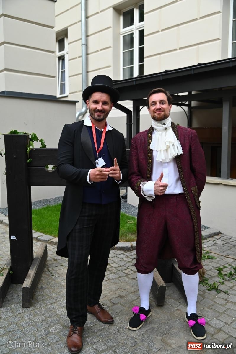 Zdjęcie w galerii na portalu naszraciborz.pl: Jubileuszowa Noc Otwartych Sądów przyciągnęła tłumy mieszkańców do raciborskiej Temidy wiadomości z regionu