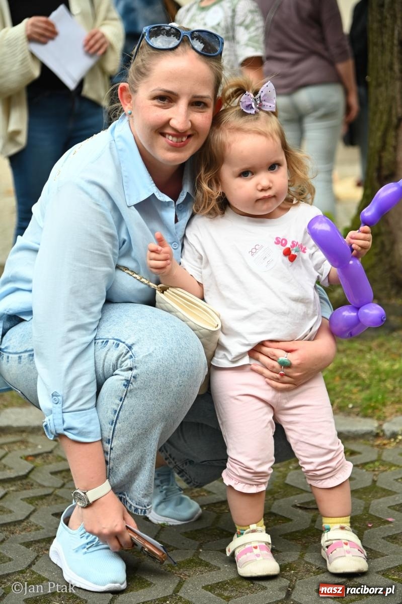 Zdjęcie w galerii na portalu naszraciborz.pl: Jubileuszowa Noc Otwartych Sądów przyciągnęła tłumy mieszkańców do raciborskiej Temidy wiadomości z regionu