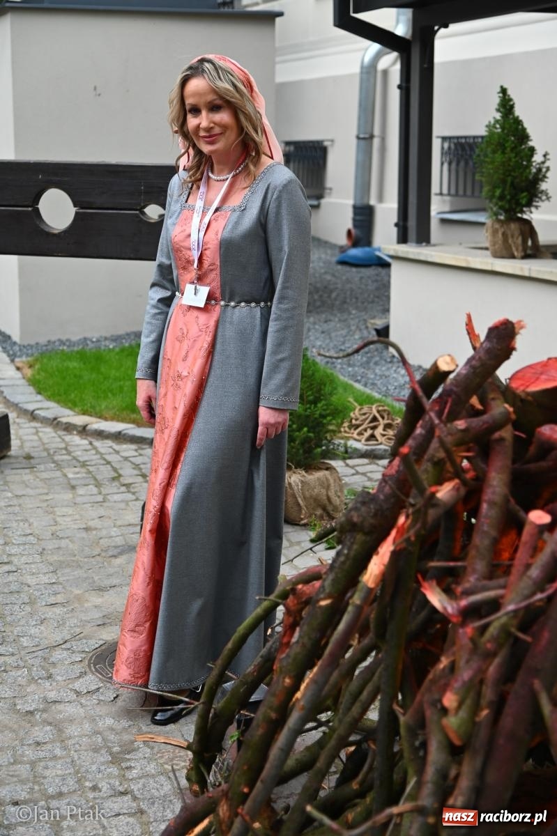 Zdjęcie w galerii na portalu naszraciborz.pl: Jubileuszowa Noc Otwartych Sądów przyciągnęła tłumy mieszkańców do raciborskiej Temidy wiadomości z regionu