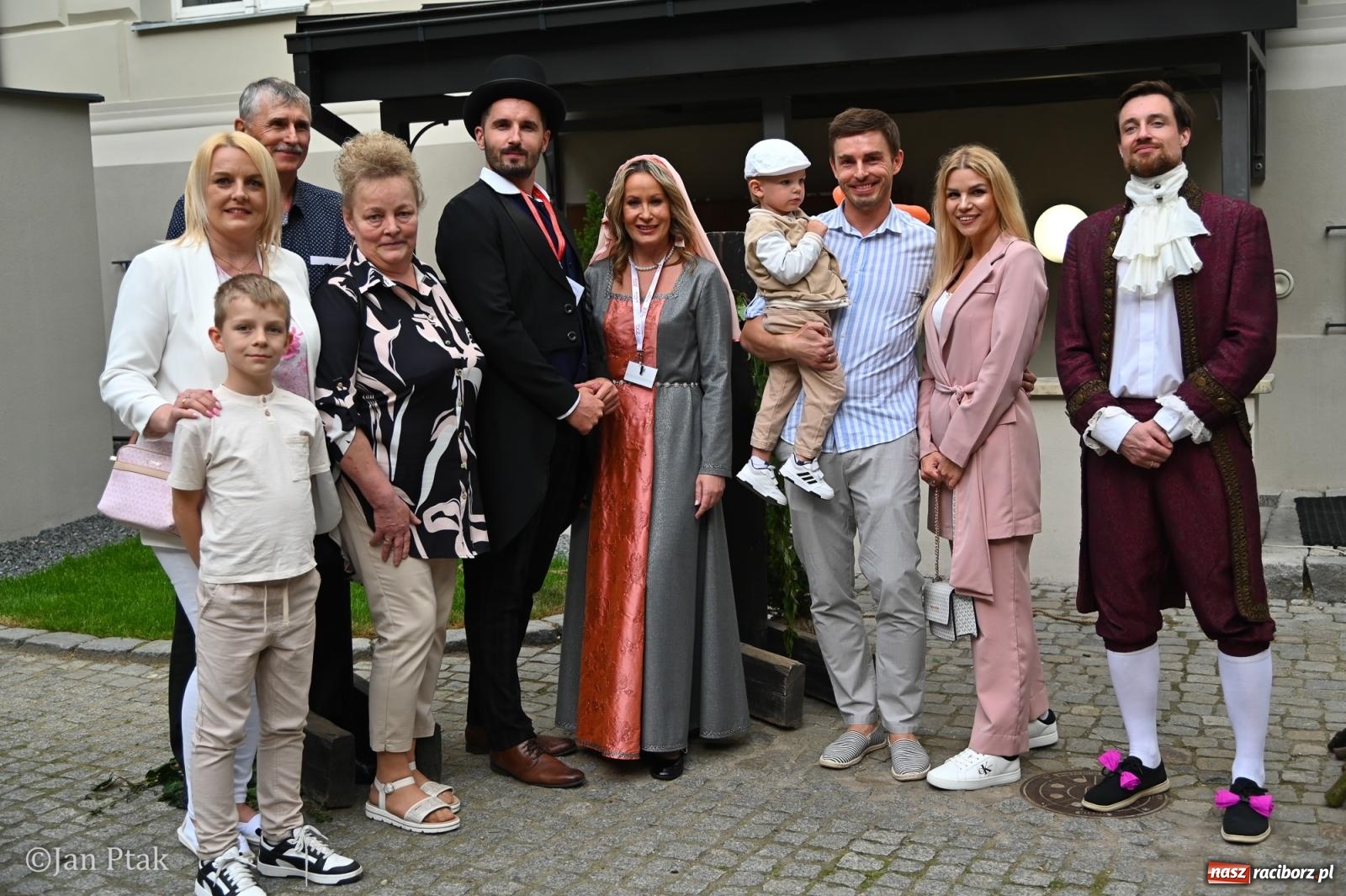 Zdjęcie w galerii na portalu naszraciborz.pl: Jubileuszowa Noc Otwartych Sądów przyciągnęła tłumy mieszkańców do raciborskiej Temidy wiadomości z regionu