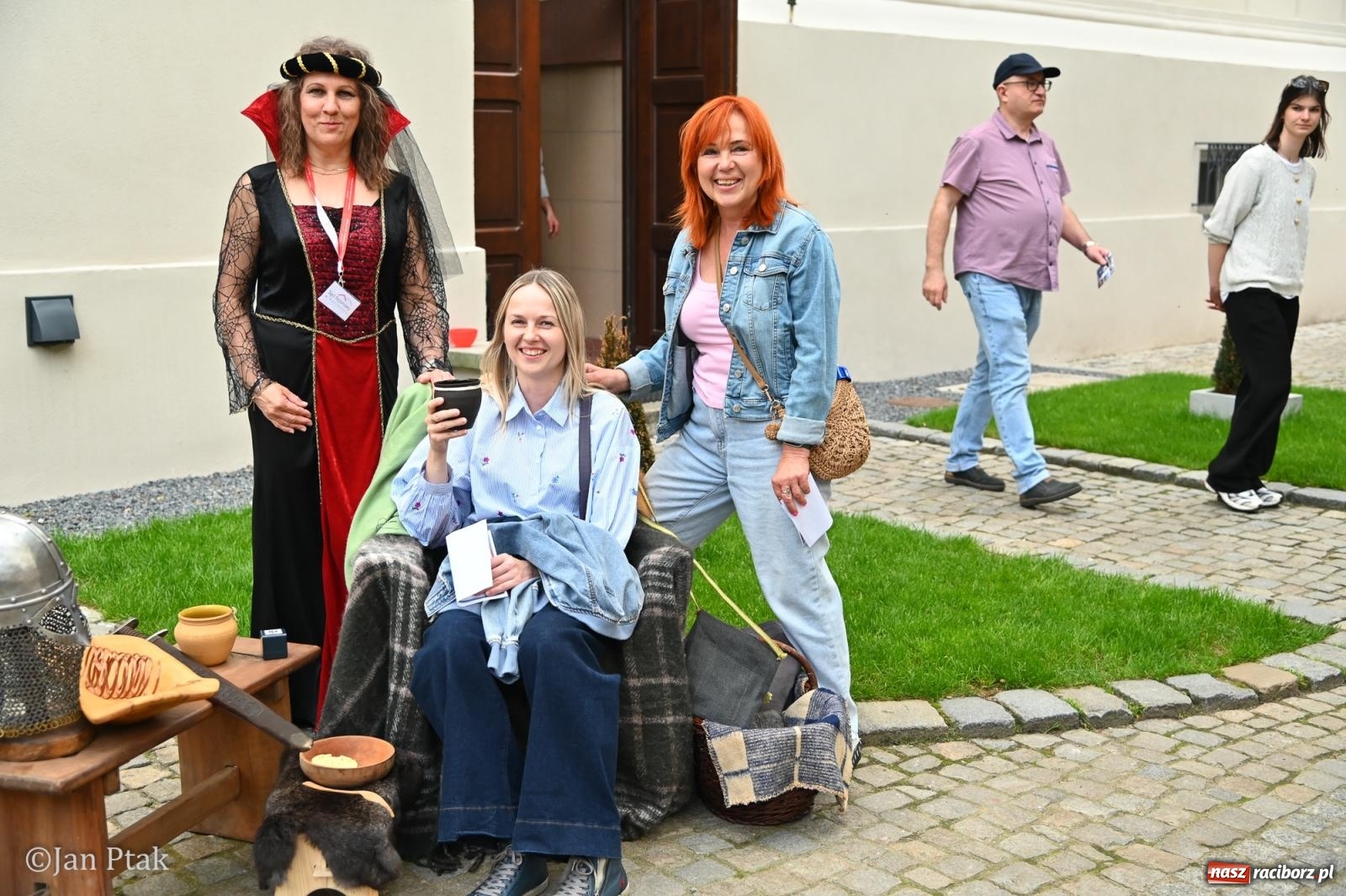 Zdjęcie w galerii na portalu naszraciborz.pl: Jubileuszowa Noc Otwartych Sądów przyciągnęła tłumy mieszkańców do raciborskiej Temidy wiadomości z regionu