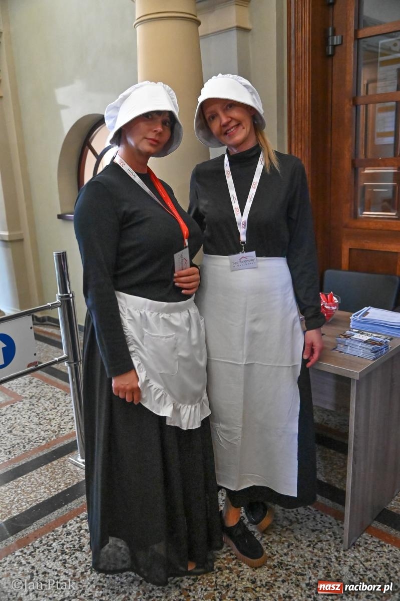 Zdjęcie w galerii na portalu naszraciborz.pl: Jubileuszowa Noc Otwartych Sądów przyciągnęła tłumy mieszkańców do raciborskiej Temidy wiadomości z regionu