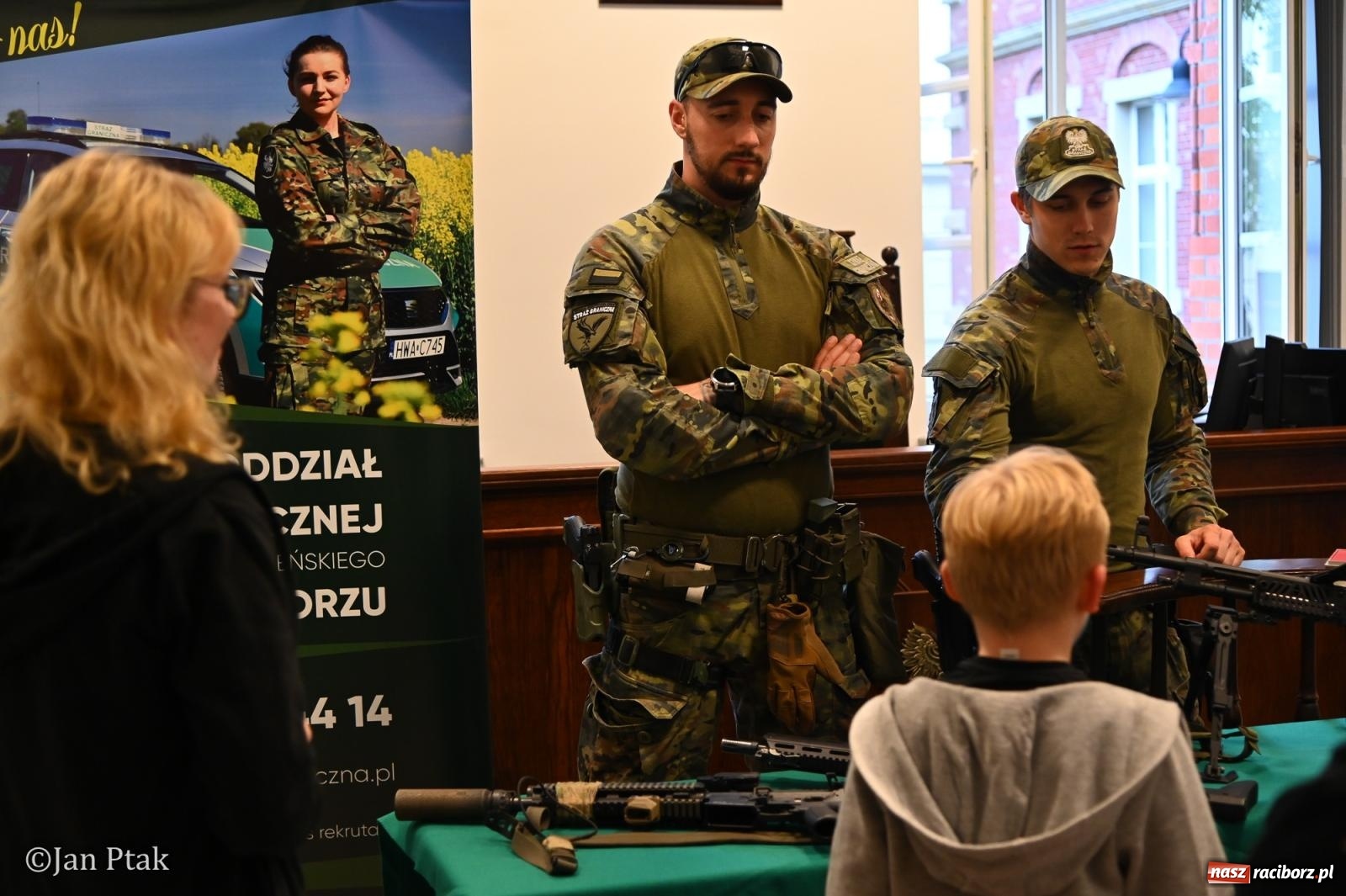 Zdjęcie w galerii na portalu naszraciborz.pl: Jubileuszowa Noc Otwartych Sądów przyciągnęła tłumy mieszkańców do raciborskiej Temidy wiadomości z regionu