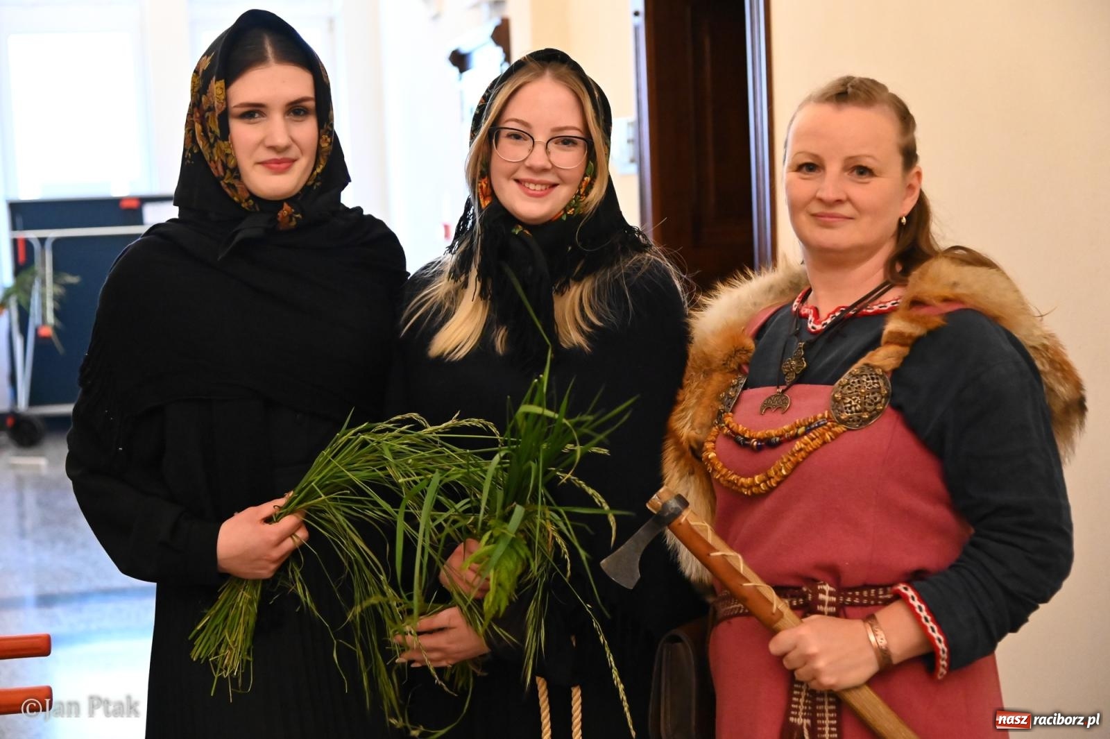Zdjęcie w galerii na portalu naszraciborz.pl: Jubileuszowa Noc Otwartych Sądów przyciągnęła tłumy mieszkańców do raciborskiej Temidy wiadomości z regionu
