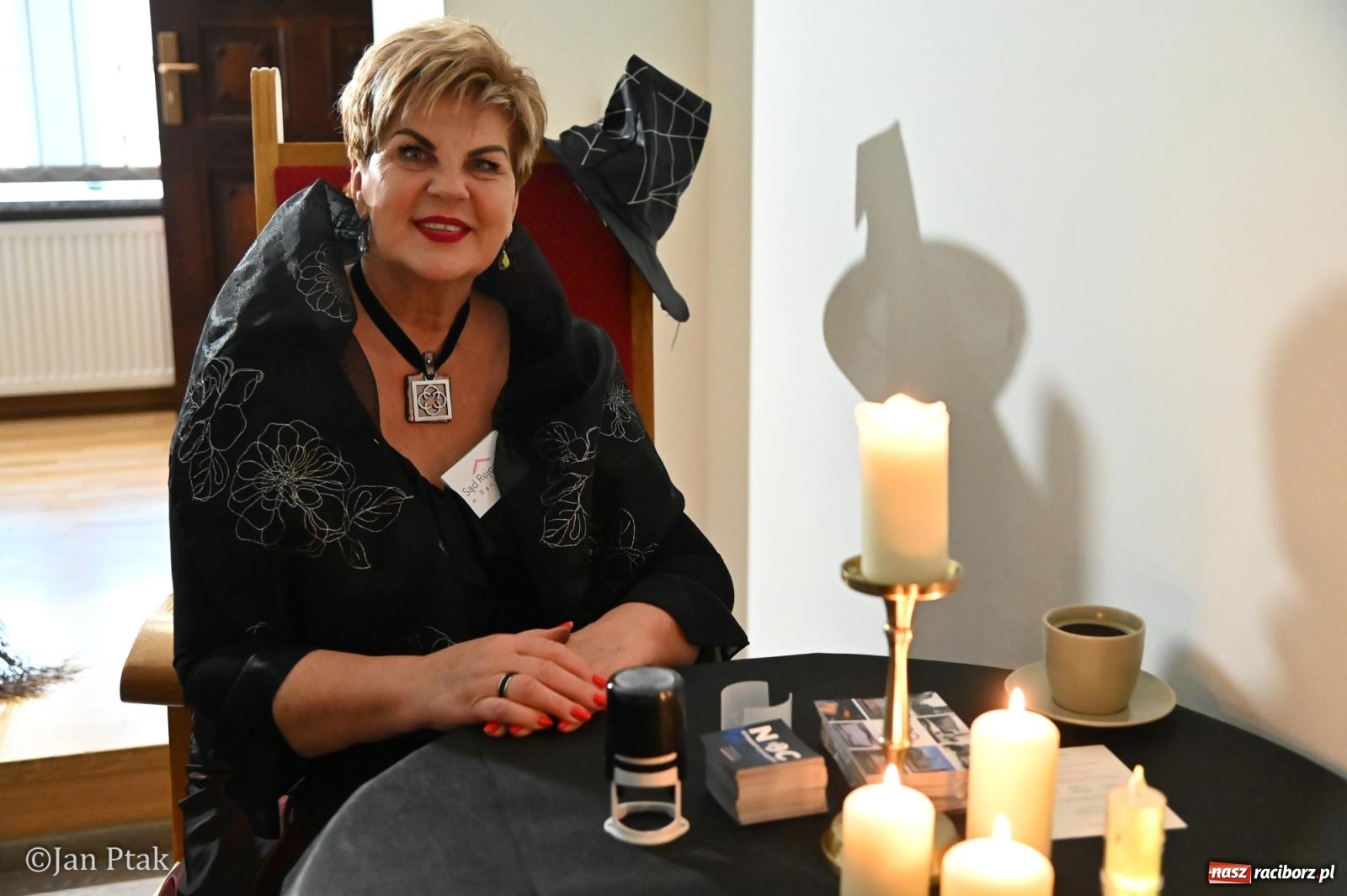 Zdjęcie w galerii na portalu naszraciborz.pl: Jubileuszowa Noc Otwartych Sądów przyciągnęła tłumy mieszkańców do raciborskiej Temidy wiadomości z regionu