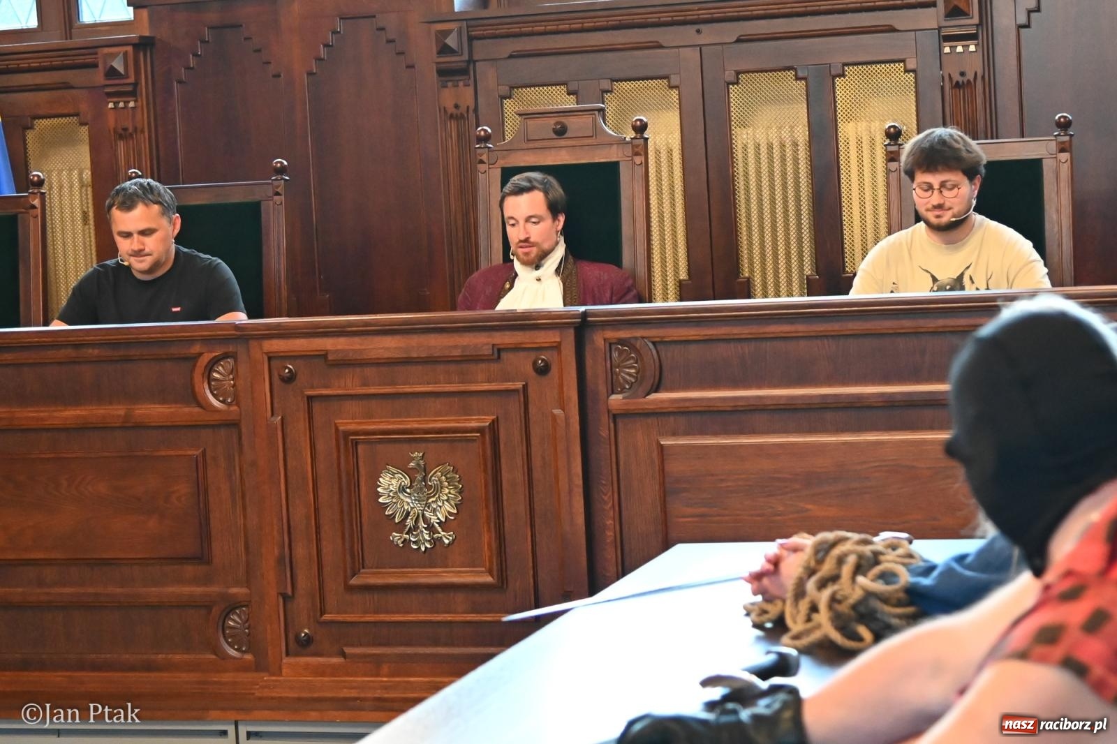 Zdjęcie w galerii na portalu naszraciborz.pl: Jubileuszowa Noc Otwartych Sądów przyciągnęła tłumy mieszkańców do raciborskiej Temidy wiadomości z regionu