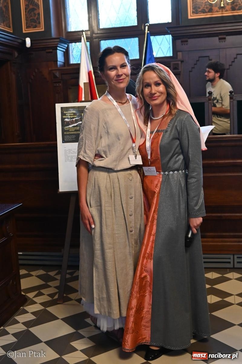 Zdjęcie w galerii na portalu naszraciborz.pl: Jubileuszowa Noc Otwartych Sądów przyciągnęła tłumy mieszkańców do raciborskiej Temidy wiadomości z regionu