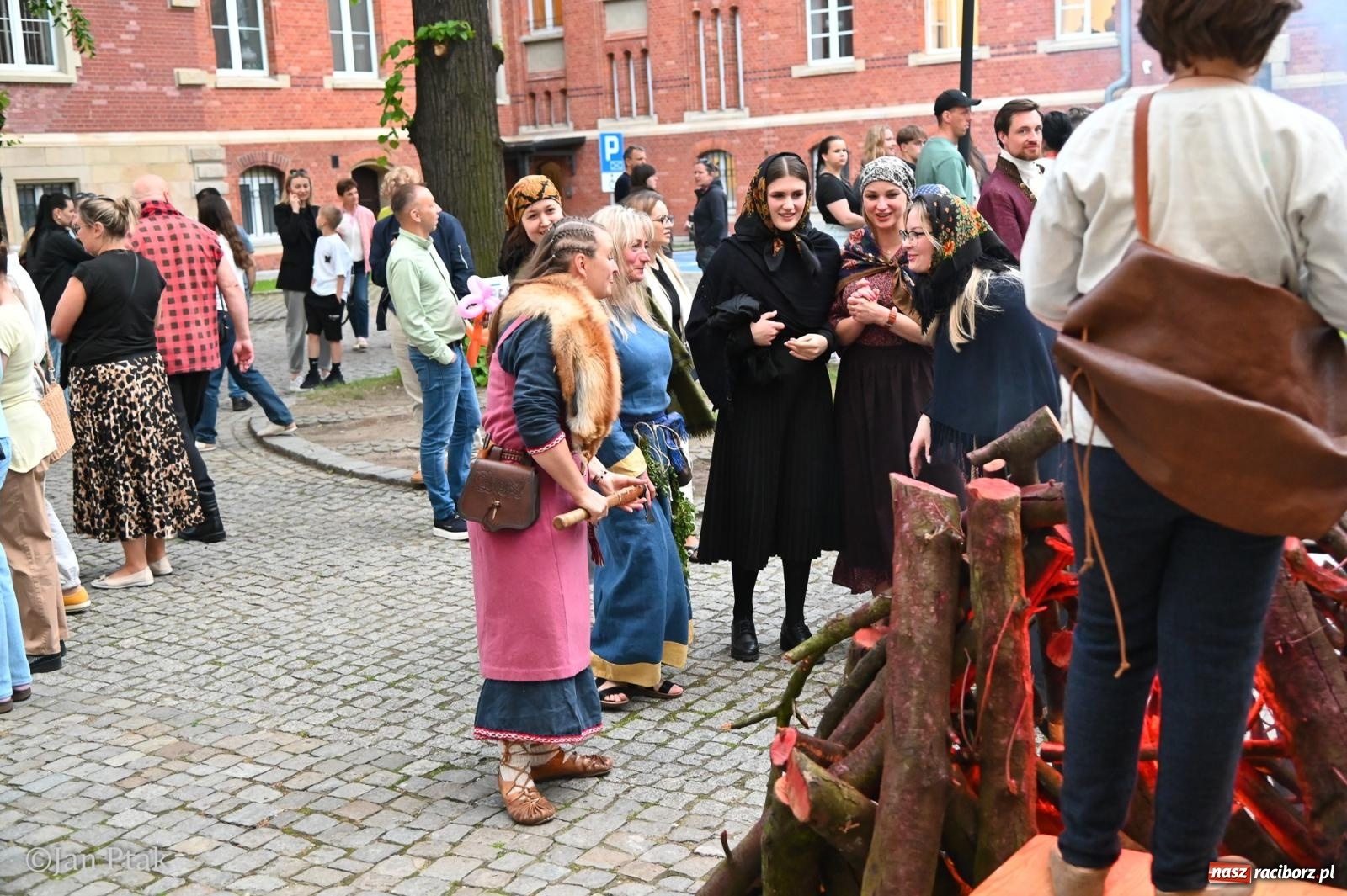 Zdjęcie w galerii na portalu naszraciborz.pl: Jubileuszowa Noc Otwartych Sądów przyciągnęła tłumy mieszkańców do raciborskiej Temidy wiadomości z regionu