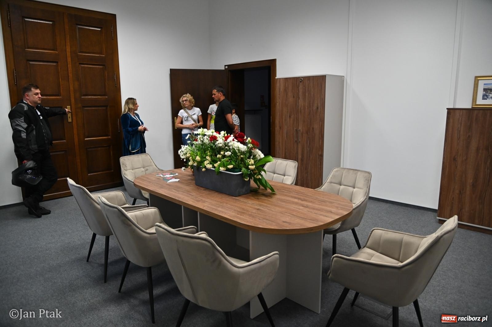 Zdjęcie w galerii na portalu naszraciborz.pl: Jubileuszowa Noc Otwartych Sądów przyciągnęła tłumy mieszkańców do raciborskiej Temidy wiadomości z regionu