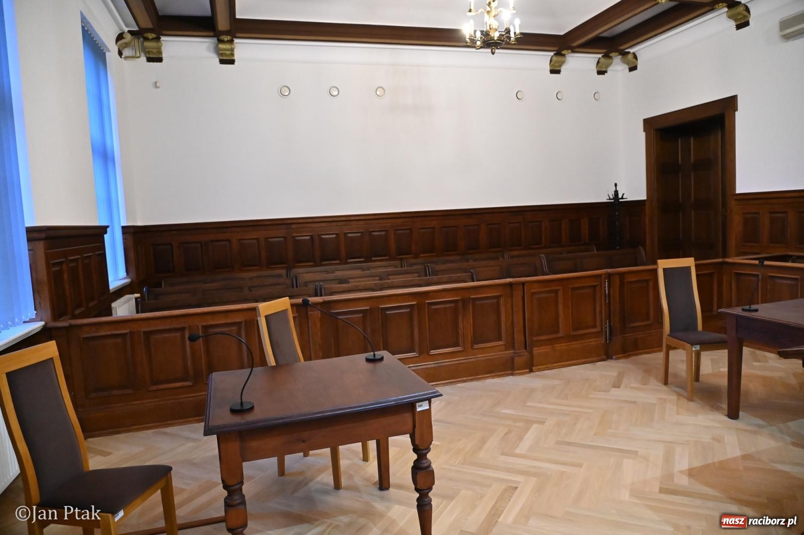 Zdjęcie w galerii na portalu naszraciborz.pl: Jubileuszowa Noc Otwartych Sądów przyciągnęła tłumy mieszkańców do raciborskiej Temidy wiadomości z regionu