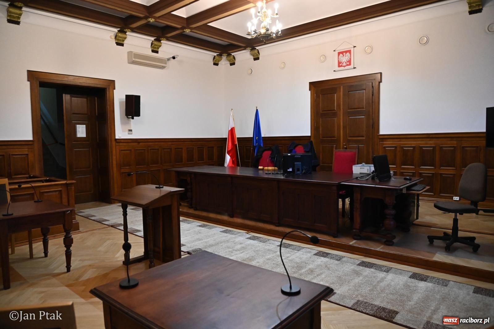 Zdjęcie w galerii na portalu naszraciborz.pl: Jubileuszowa Noc Otwartych Sądów przyciągnęła tłumy mieszkańców do raciborskiej Temidy wiadomości z regionu