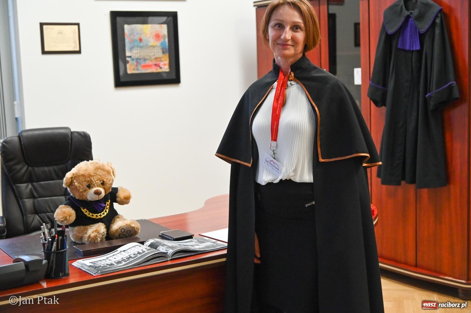 Zdjęcie w galerii na portalu naszraciborz.pl: Jubileuszowa Noc Otwartych Sądów przyciągnęła tłumy mieszkańców do raciborskiej Temidy wiadomości z regionu