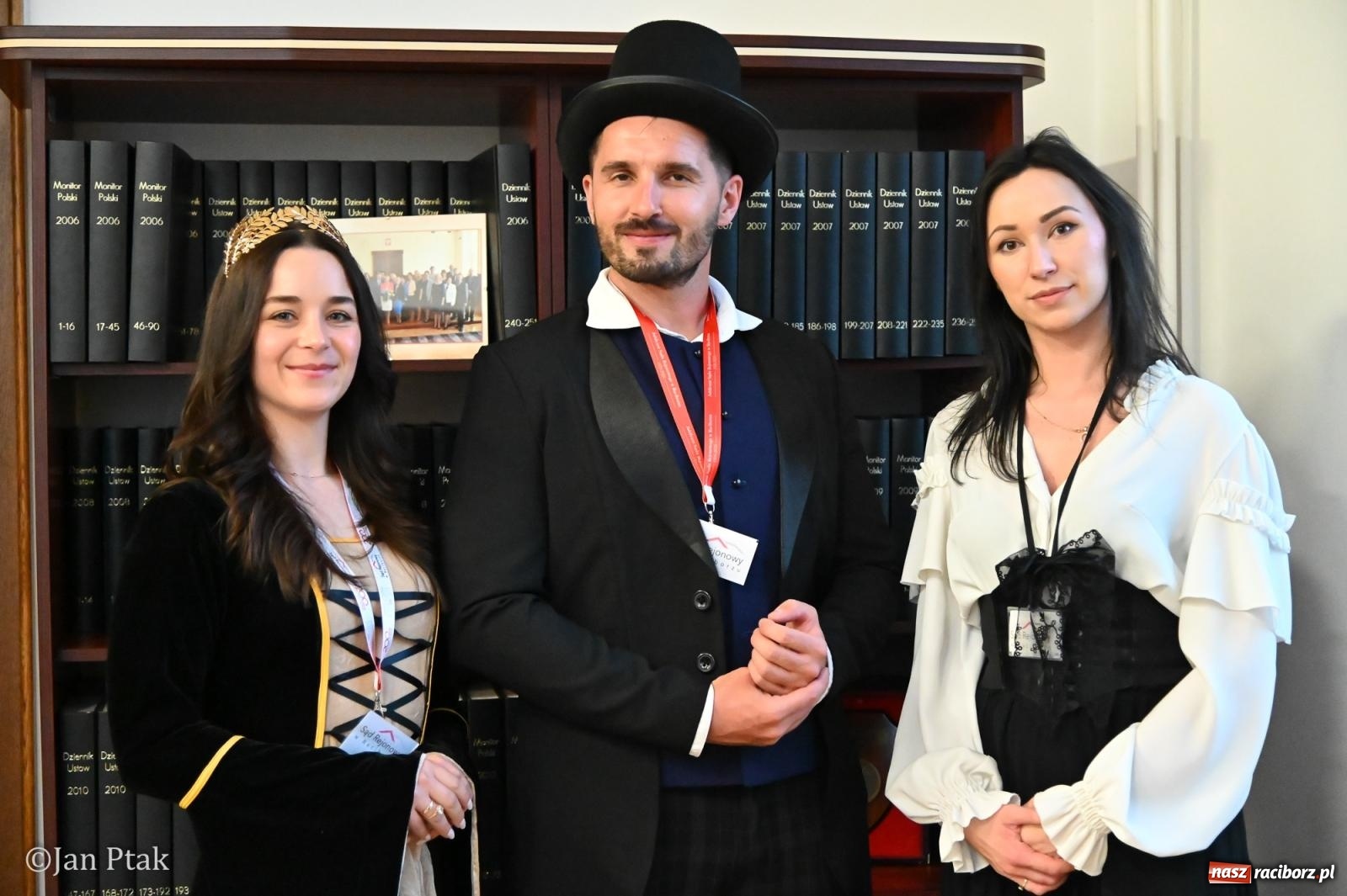 Zdjęcie w galerii na portalu naszraciborz.pl: Jubileuszowa Noc Otwartych Sądów przyciągnęła tłumy mieszkańców do raciborskiej Temidy wiadomości z regionu