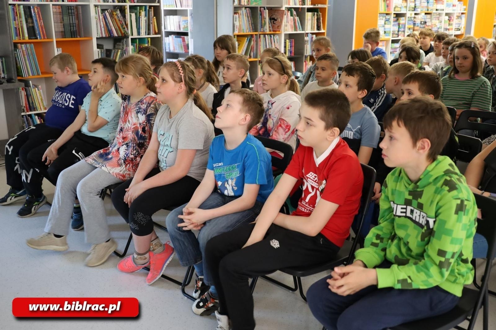 Zdjęcie w galerii na portalu naszraciborz.pl: O dziuplaki nasze dbamy! Nietypowa lekcja w raciborskiej bibliotece wiadomości z regionu