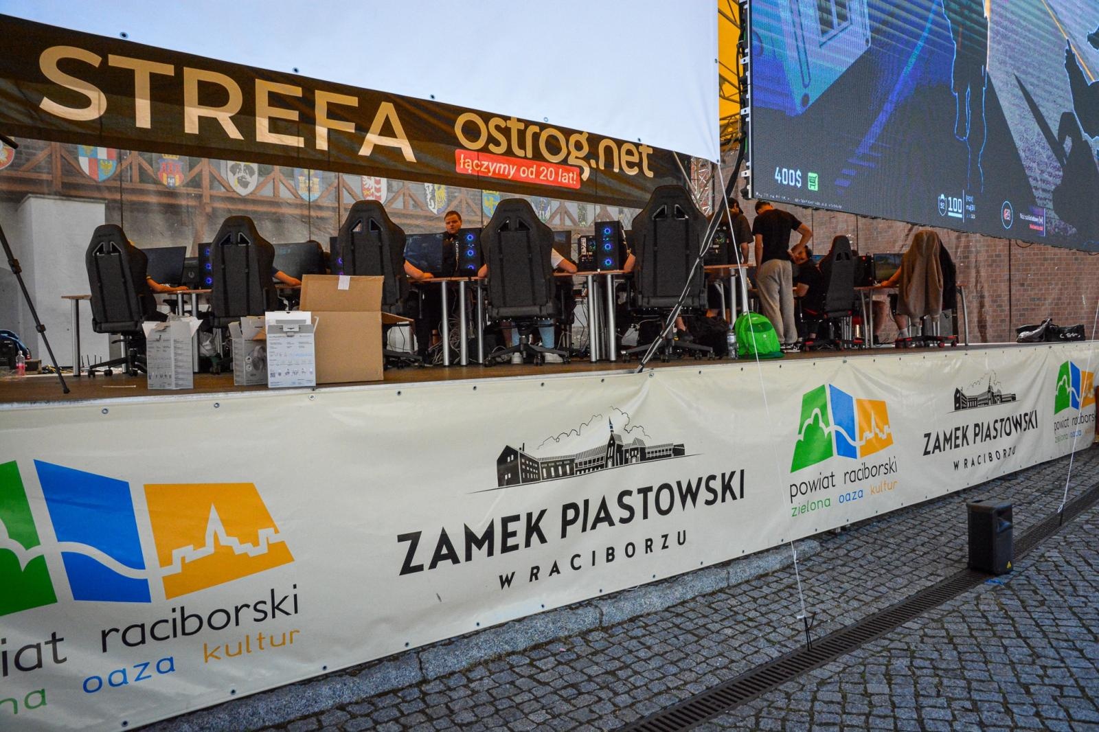 Zdjęcie w galerii na portalu naszraciborz.pl: VII Raciborski Festiwal Gamingowy trwa na Zamku Piastowskim. E-wydarzenie przyciąga tłumy uczestników wiadomości z regionu