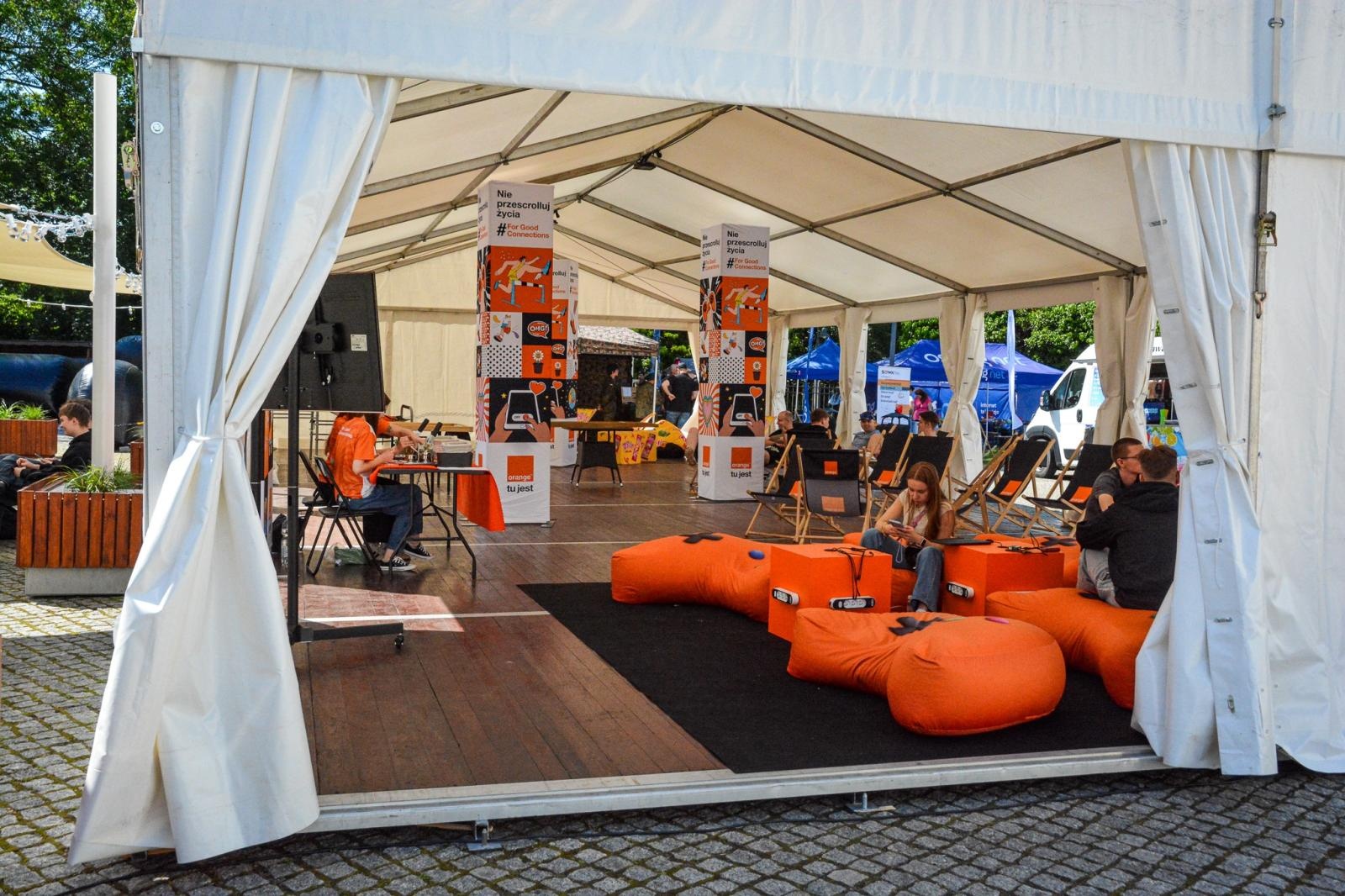 Zdjęcie w galerii na portalu naszraciborz.pl: VII Raciborski Festiwal Gamingowy trwa na Zamku Piastowskim. E-wydarzenie przyciąga tłumy uczestników wiadomości z regionu