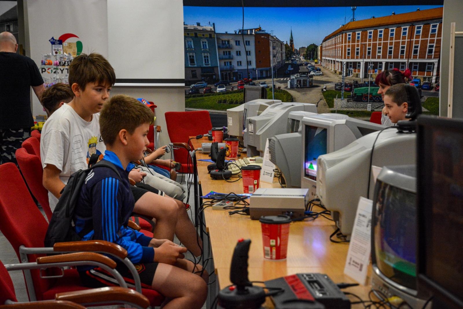Zdjęcie w galerii na portalu naszraciborz.pl: VII Raciborski Festiwal Gamingowy trwa na Zamku Piastowskim. E-wydarzenie przyciąga tłumy uczestników wiadomości z regionu