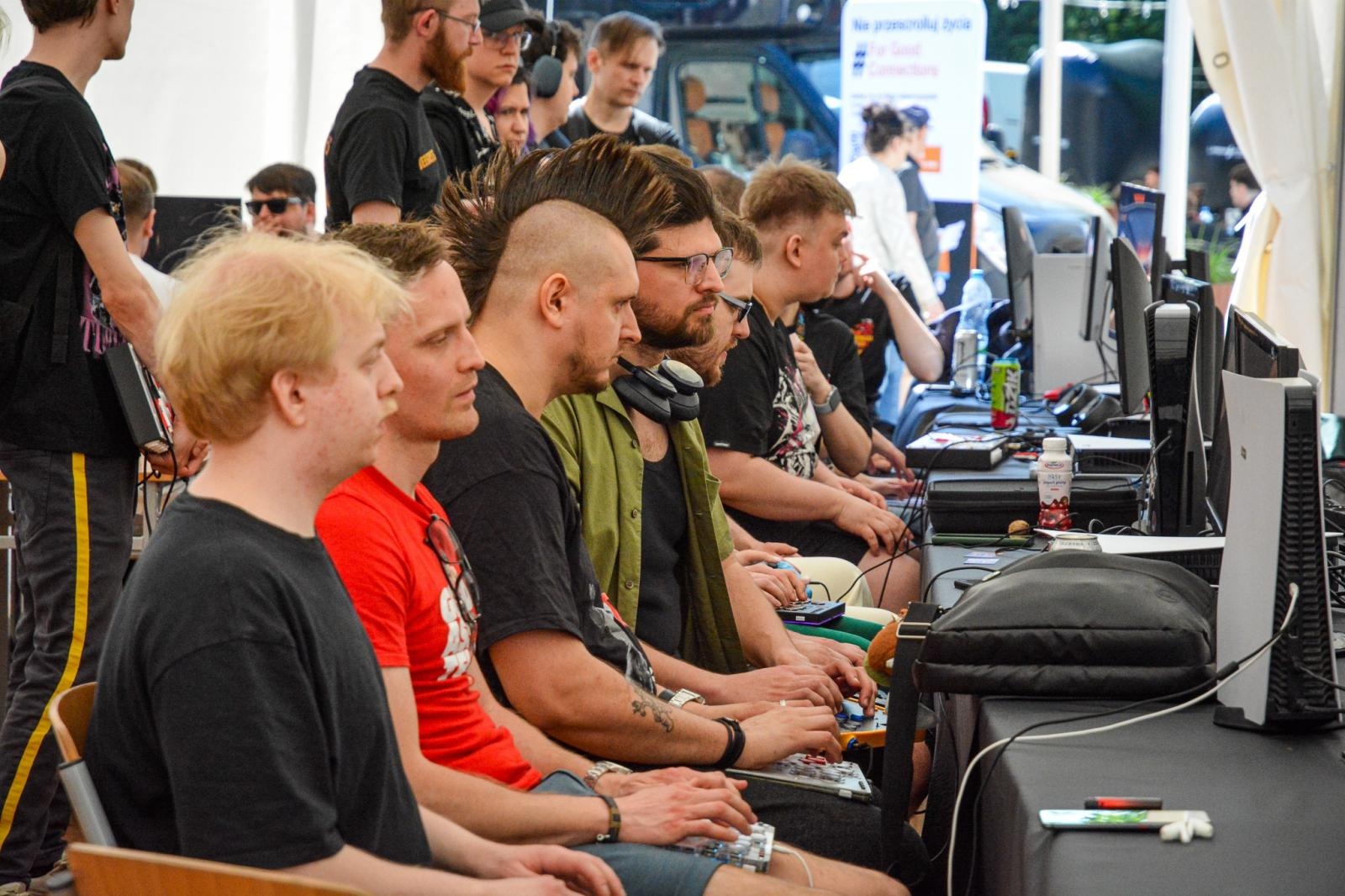 Zdjęcie w galerii na portalu naszraciborz.pl: VII Raciborski Festiwal Gamingowy trwa na Zamku Piastowskim. E-wydarzenie przyciąga tłumy uczestników wiadomości z regionu