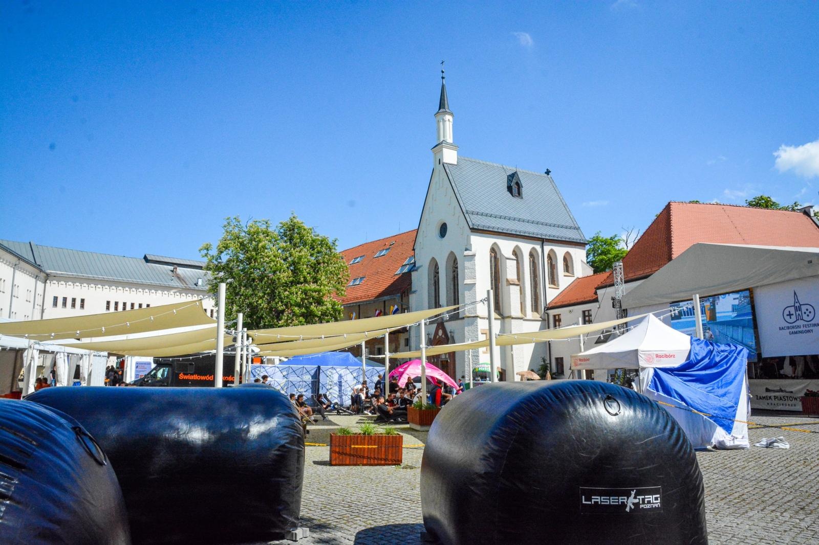 Zdjęcie w galerii na portalu naszraciborz.pl: VII Raciborski Festiwal Gamingowy trwa na Zamku Piastowskim. E-wydarzenie przyciąga tłumy uczestników wiadomości z regionu