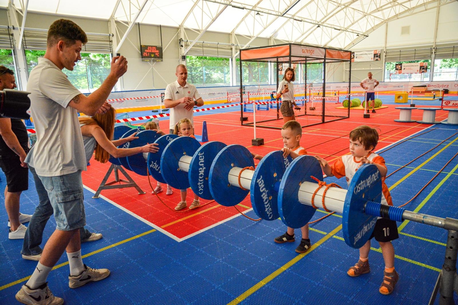 Zdjęcie w galerii na portalu naszraciborz.pl: VII Raciborski Festiwal Gamingowy trwa na Zamku Piastowskim. E-wydarzenie przyciąga tłumy uczestników wiadomości z regionu