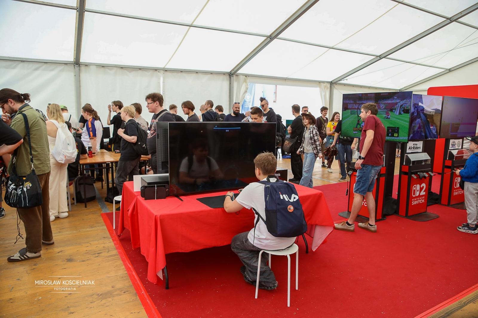 Zdjęcie w galerii na portalu naszraciborz.pl: VII Raciborski Festiwal Gamingowy trwa na Zamku Piastowskim. E-wydarzenie przyciąga tłumy uczestników wiadomości z regionu