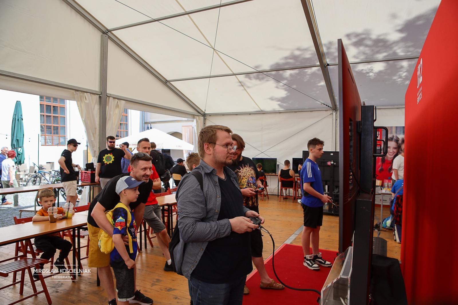 Zdjęcie w galerii na portalu naszraciborz.pl: VII Raciborski Festiwal Gamingowy trwa na Zamku Piastowskim. E-wydarzenie przyciąga tłumy uczestników wiadomości z regionu