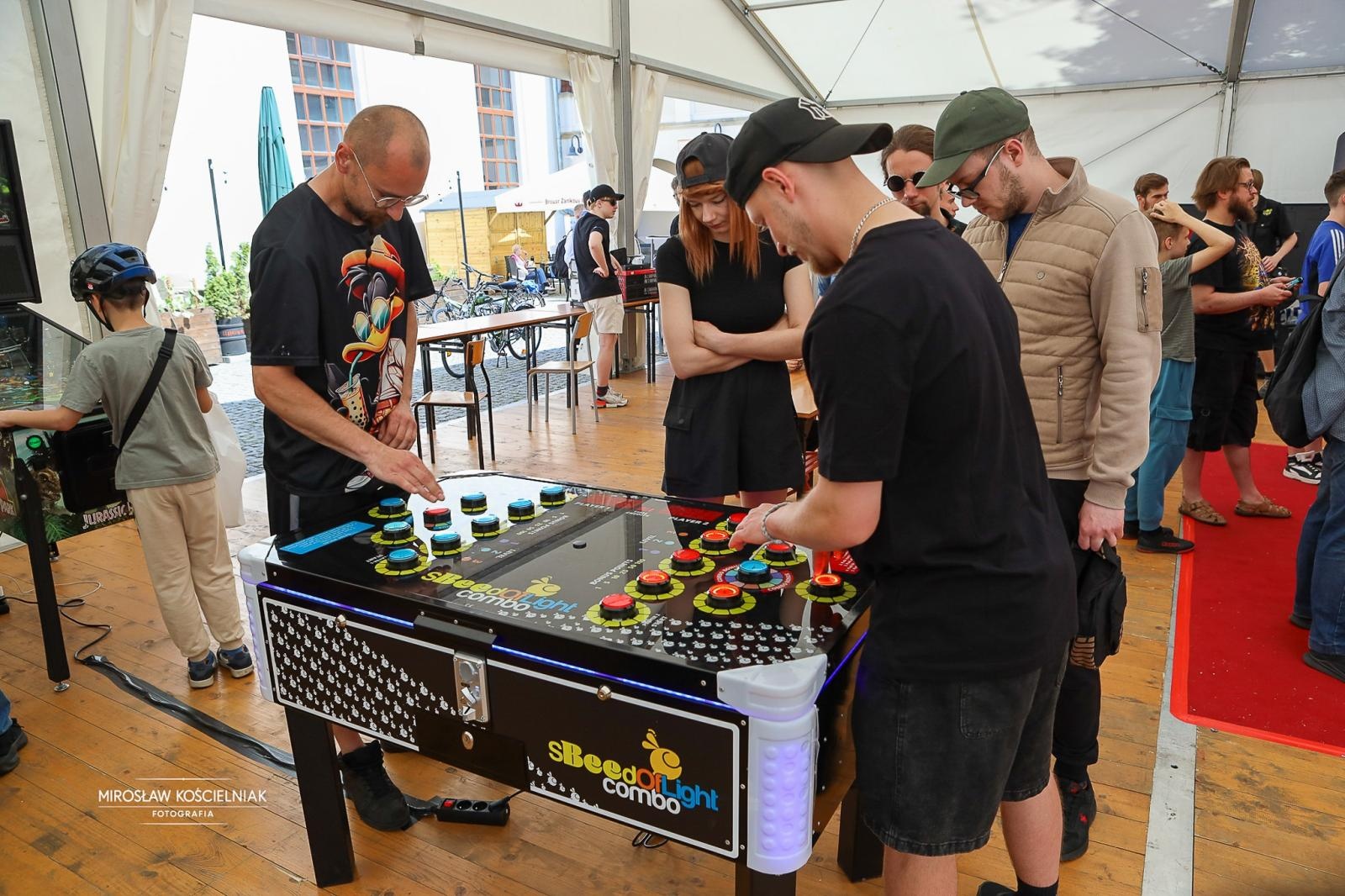 Zdjęcie w galerii na portalu naszraciborz.pl: VII Raciborski Festiwal Gamingowy trwa na Zamku Piastowskim. E-wydarzenie przyciąga tłumy uczestników wiadomości z regionu
