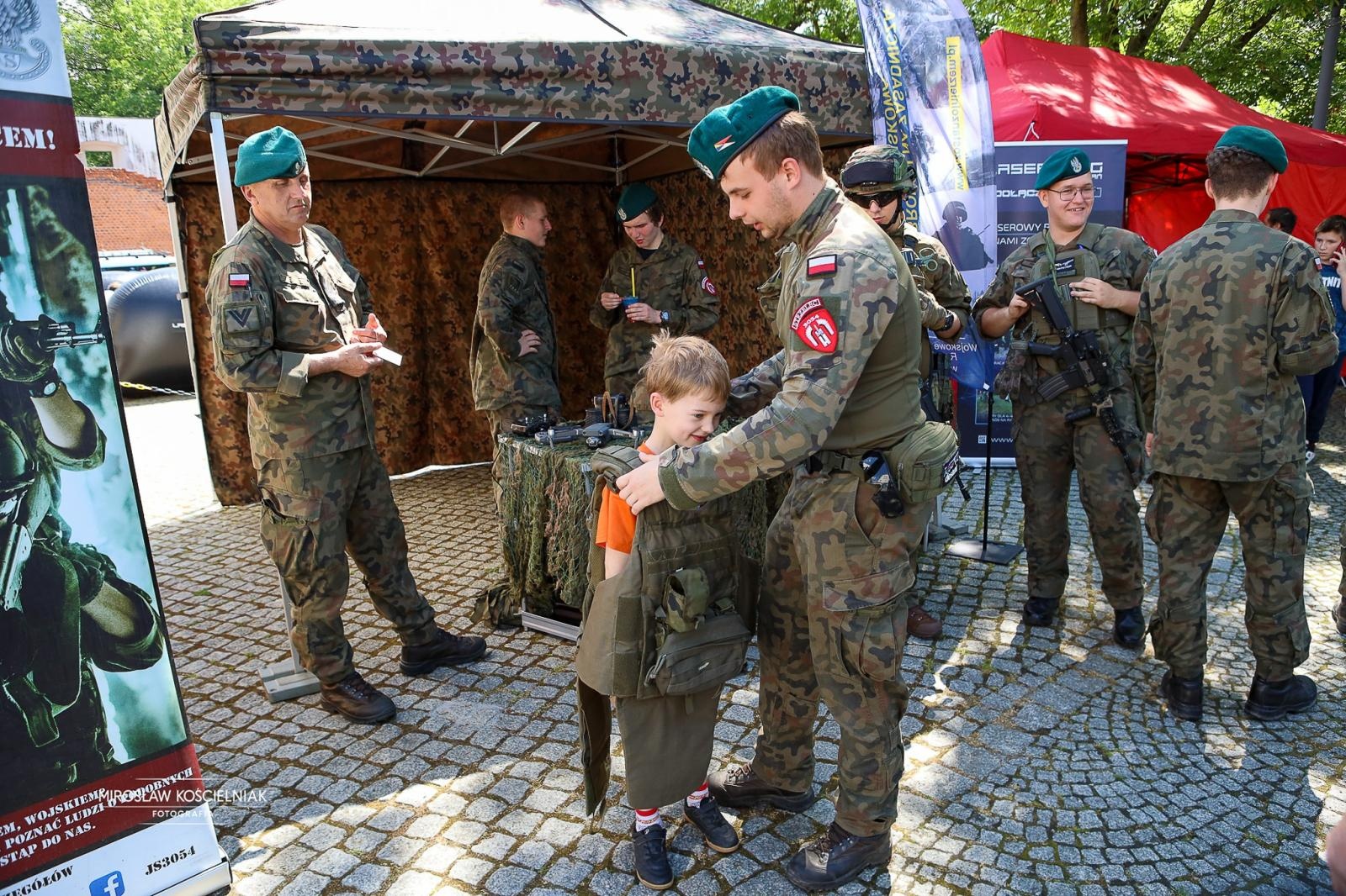 Zdjęcie w galerii na portalu naszraciborz.pl: VII Raciborski Festiwal Gamingowy trwa na Zamku Piastowskim. E-wydarzenie przyciąga tłumy uczestników wiadomości z regionu