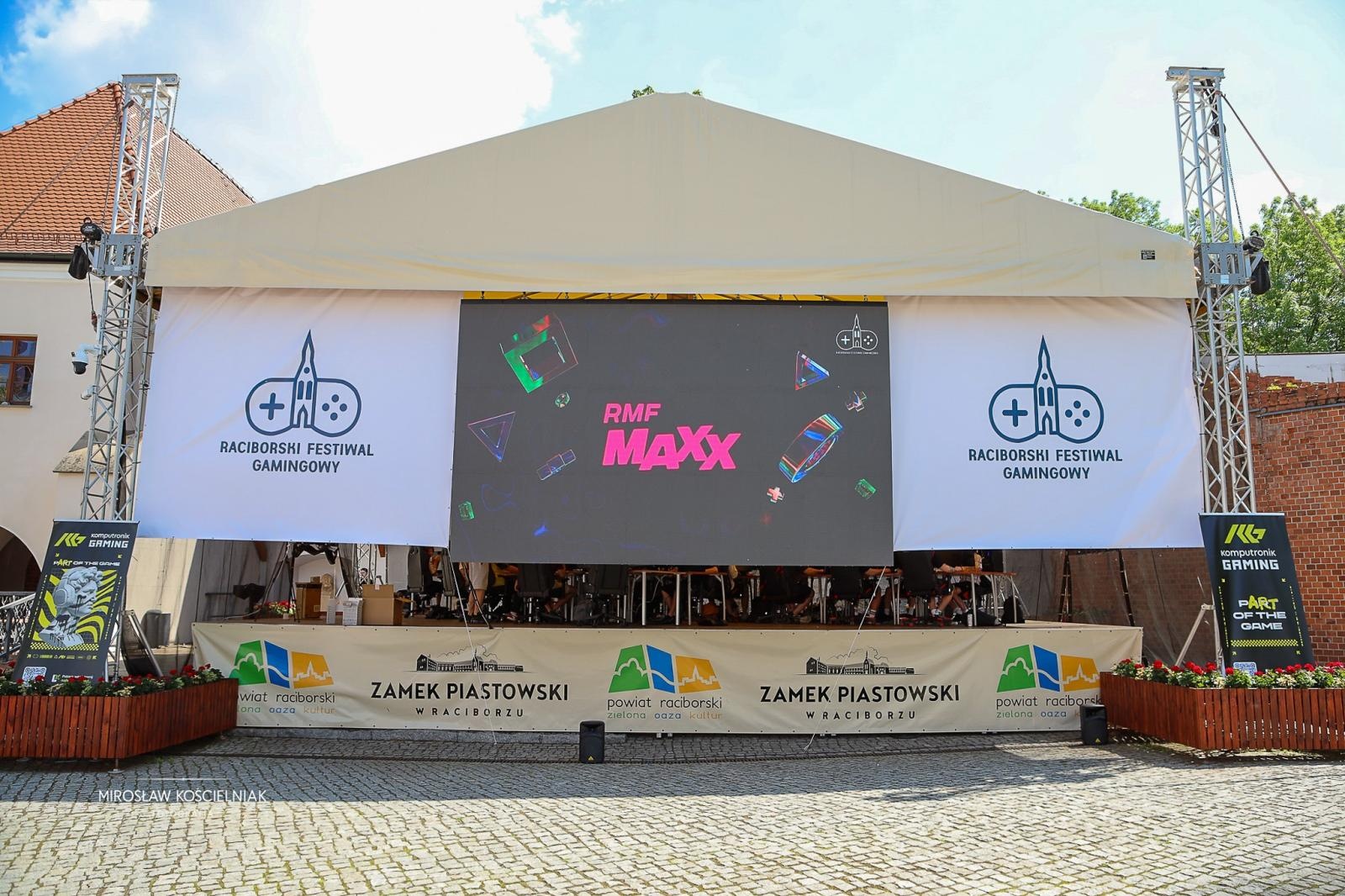 Zdjęcie w galerii na portalu naszraciborz.pl: VII Raciborski Festiwal Gamingowy trwa na Zamku Piastowskim. E-wydarzenie przyciąga tłumy uczestników wiadomości z regionu