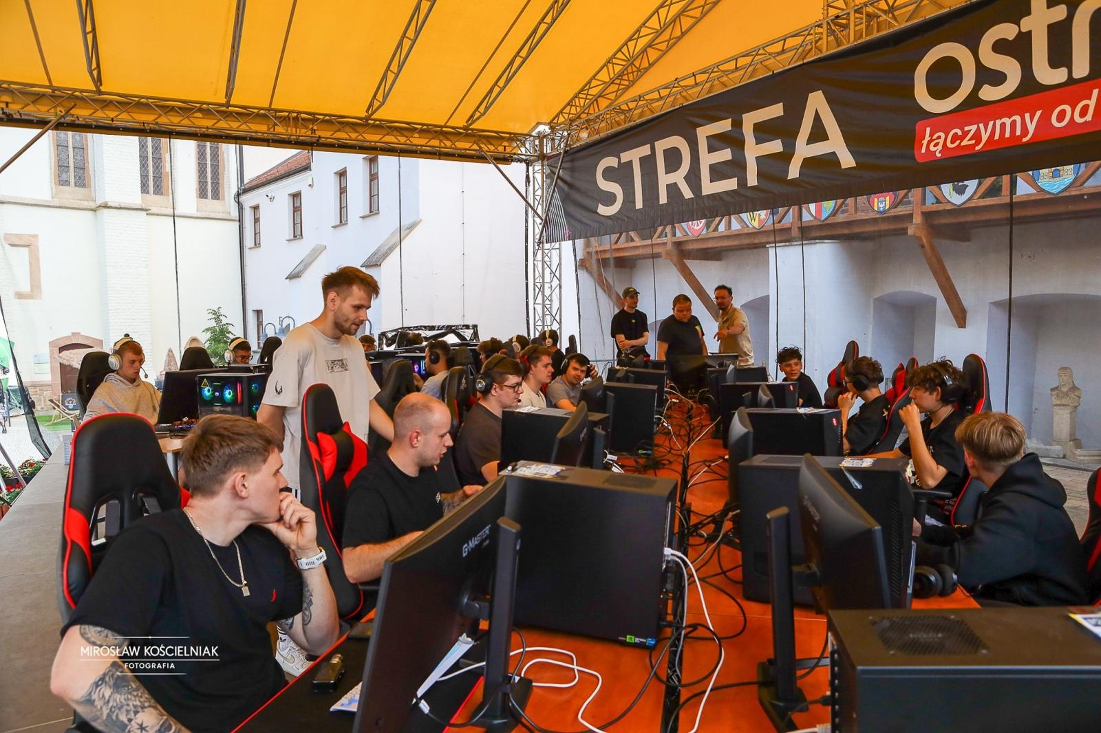 Zdjęcie w galerii na portalu naszraciborz.pl: VII Raciborski Festiwal Gamingowy trwa na Zamku Piastowskim. E-wydarzenie przyciąga tłumy uczestników wiadomości z regionu