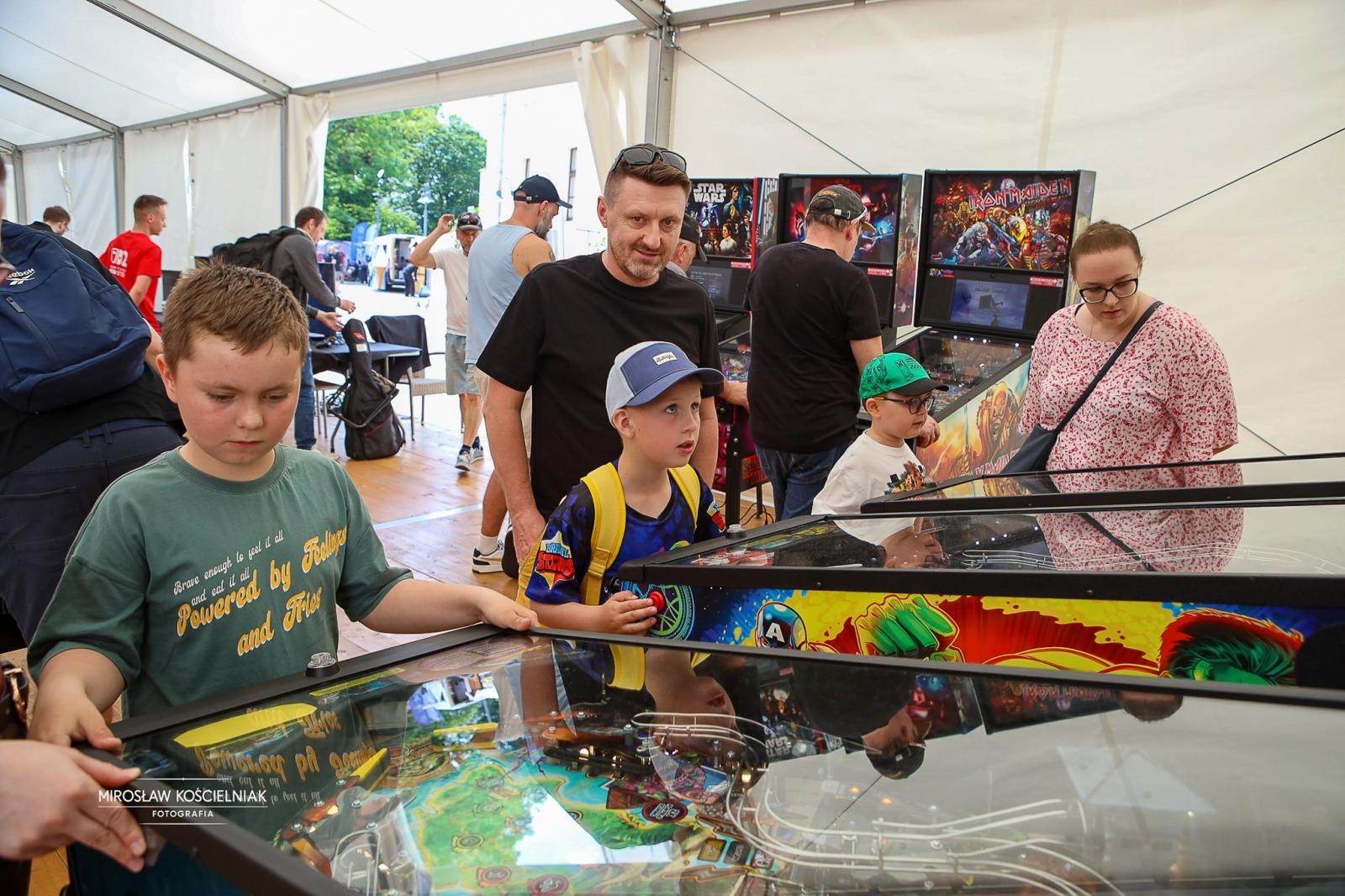 Zdjęcie w galerii na portalu naszraciborz.pl: VII Raciborski Festiwal Gamingowy trwa na Zamku Piastowskim. E-wydarzenie przyciąga tłumy uczestników wiadomości z regionu