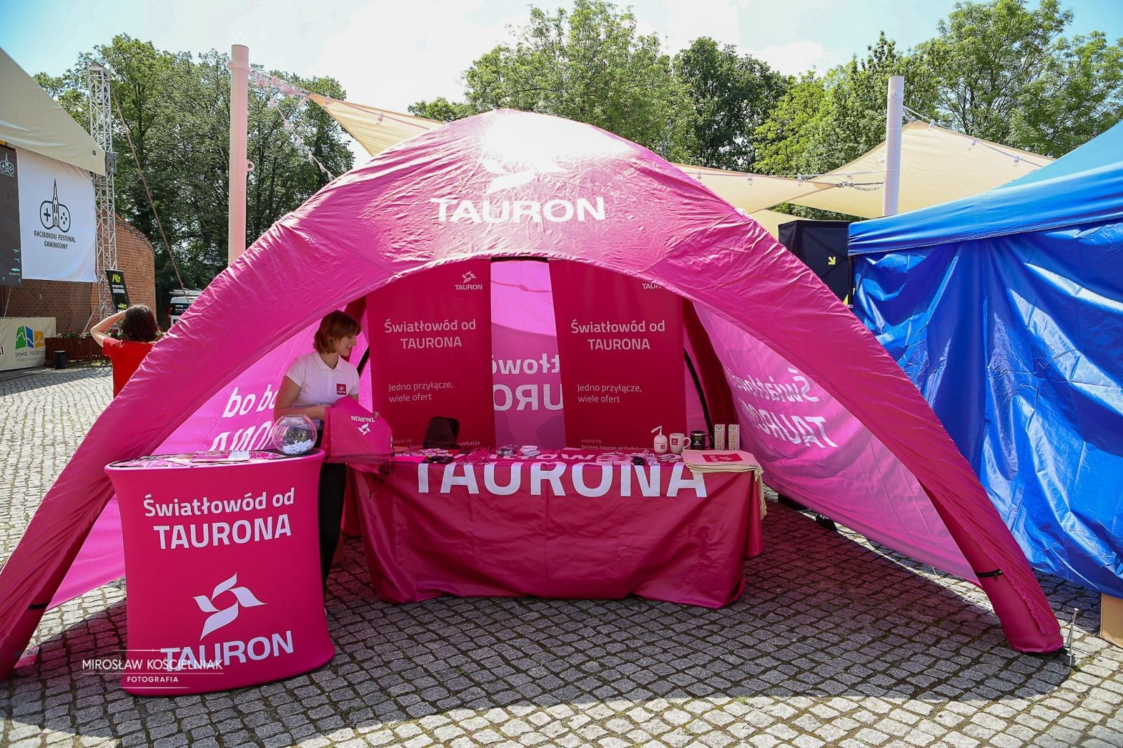 Zdjęcie w galerii na portalu naszraciborz.pl: VII Raciborski Festiwal Gamingowy trwa na Zamku Piastowskim. E-wydarzenie przyciąga tłumy uczestników wiadomości z regionu