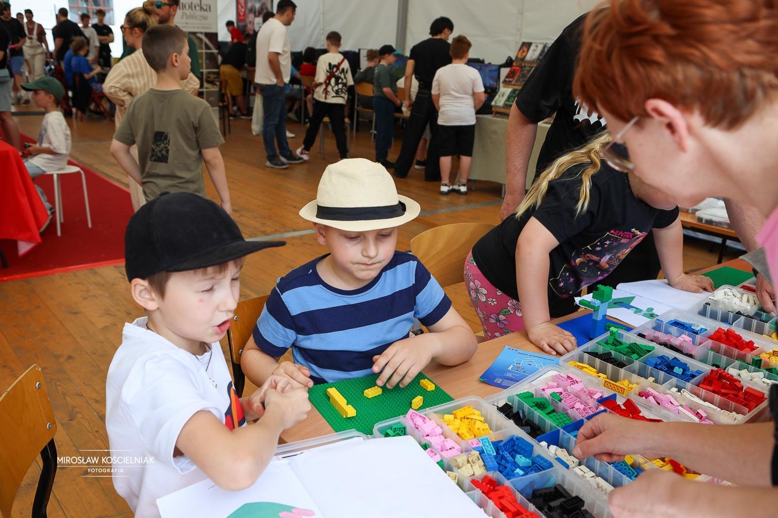Zdjęcie w galerii na portalu naszraciborz.pl: VII Raciborski Festiwal Gamingowy trwa na Zamku Piastowskim. E-wydarzenie przyciąga tłumy uczestników wiadomości z regionu