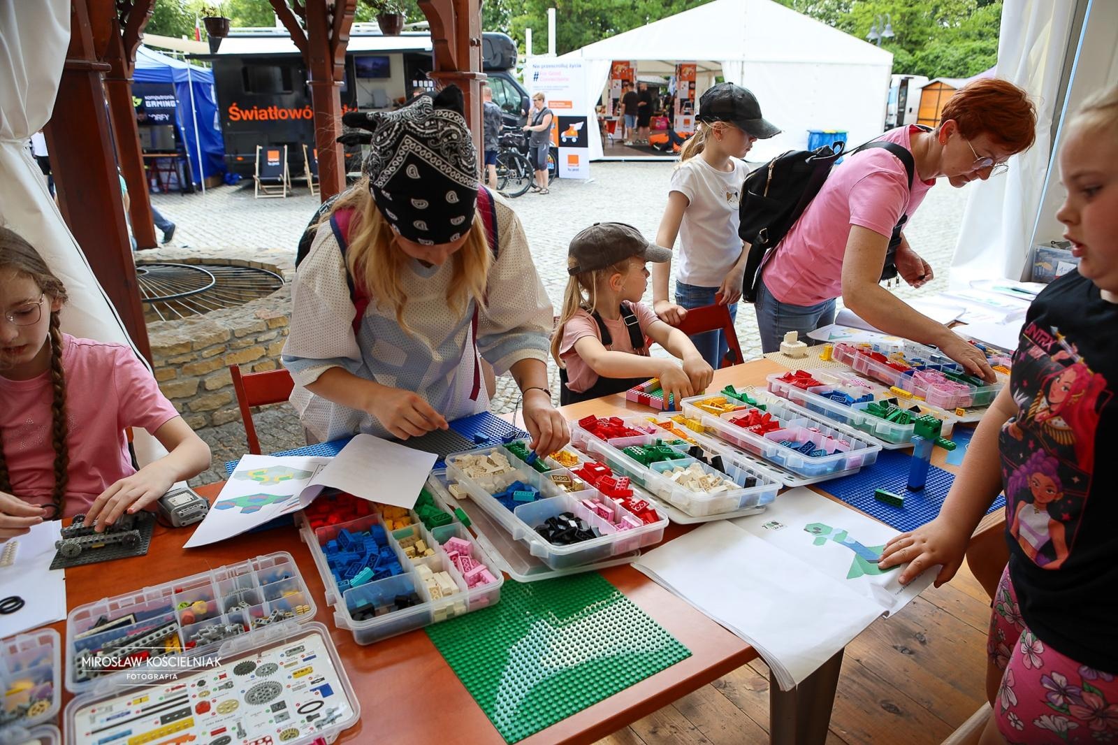 Zdjęcie w galerii na portalu naszraciborz.pl: VII Raciborski Festiwal Gamingowy trwa na Zamku Piastowskim. E-wydarzenie przyciąga tłumy uczestników wiadomości z regionu