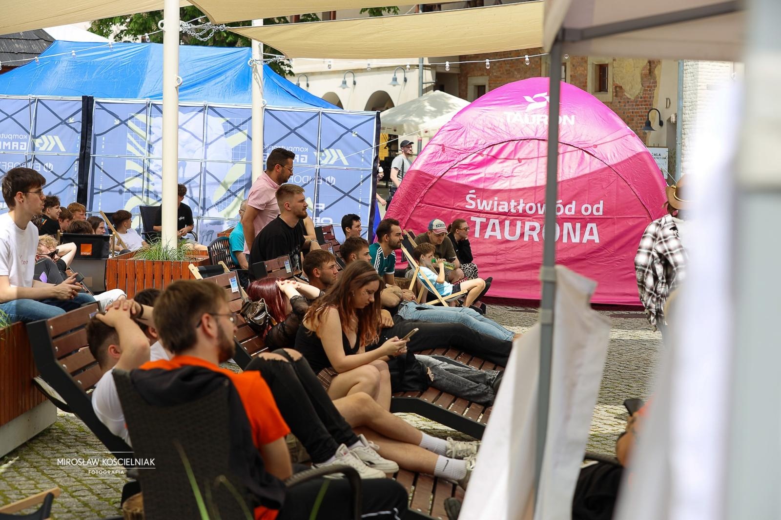 Zdjęcie w galerii na portalu naszraciborz.pl: VII Raciborski Festiwal Gamingowy trwa na Zamku Piastowskim. E-wydarzenie przyciąga tłumy uczestników wiadomości z regionu
