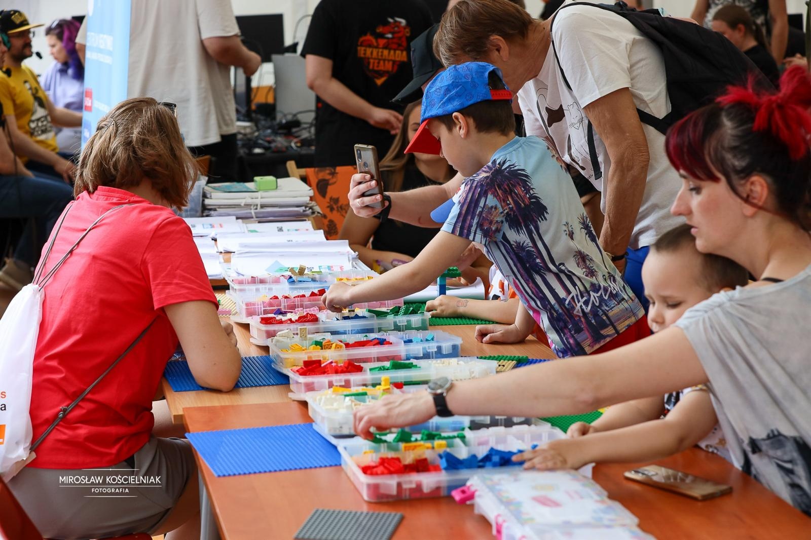 Zdjęcie w galerii na portalu naszraciborz.pl: VII Raciborski Festiwal Gamingowy trwa na Zamku Piastowskim. E-wydarzenie przyciąga tłumy uczestników wiadomości z regionu